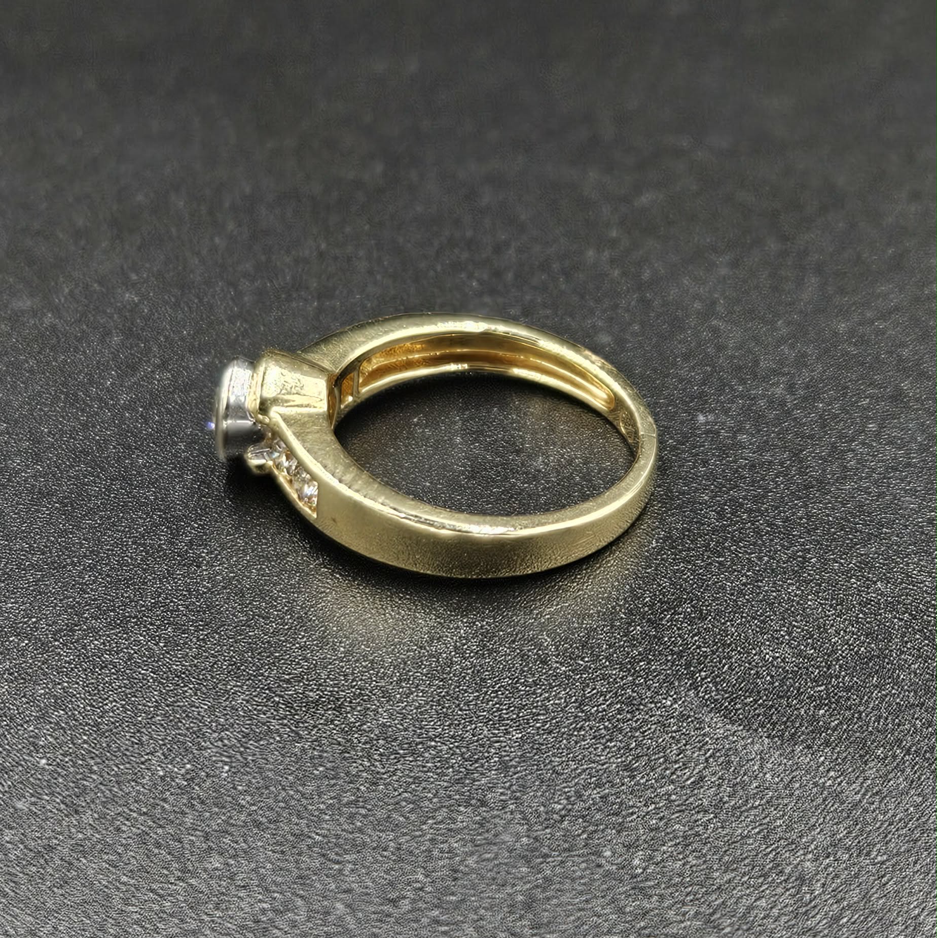 18ct Yellow & White Gold Diamond Ring