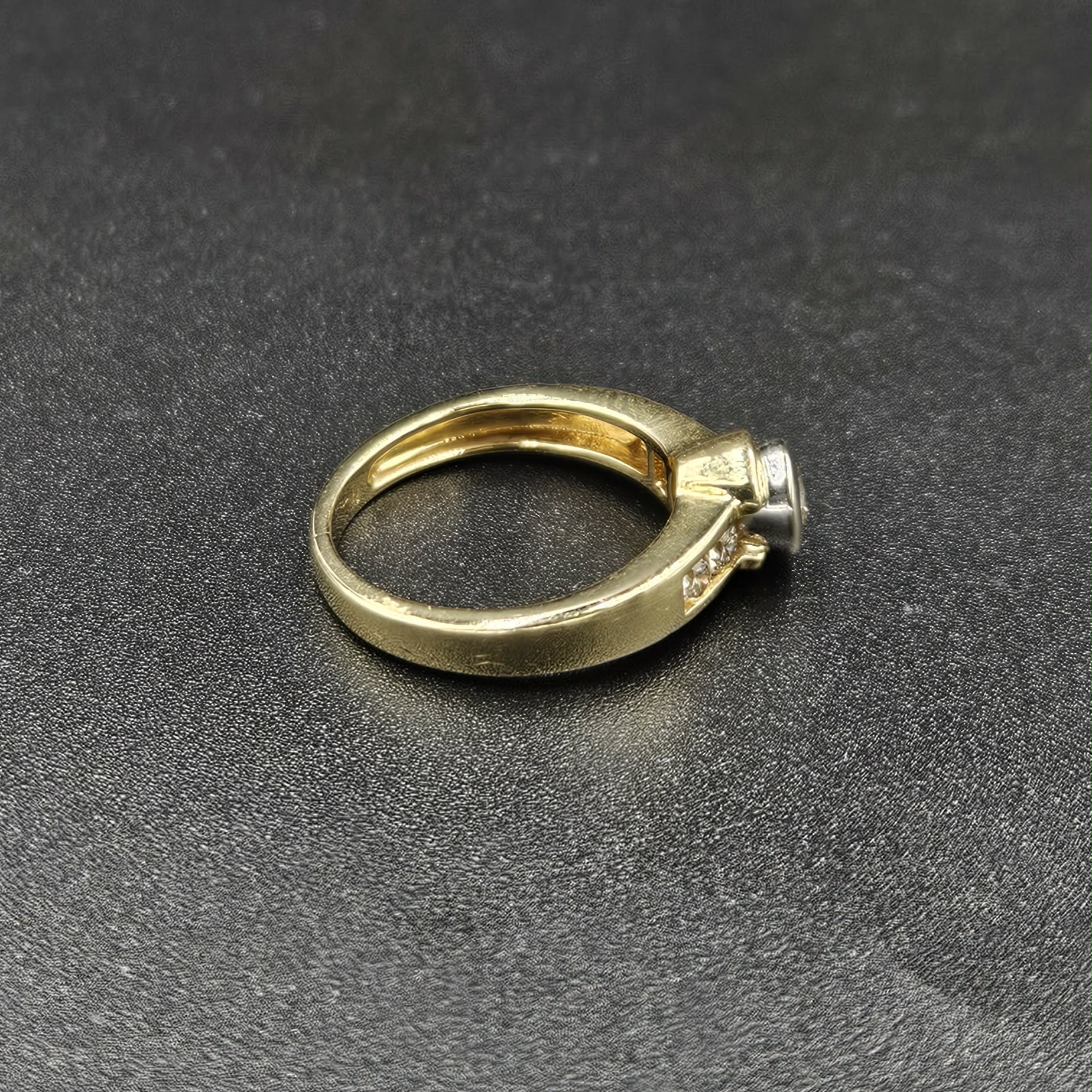 18ct Yellow & White Gold Diamond Ring