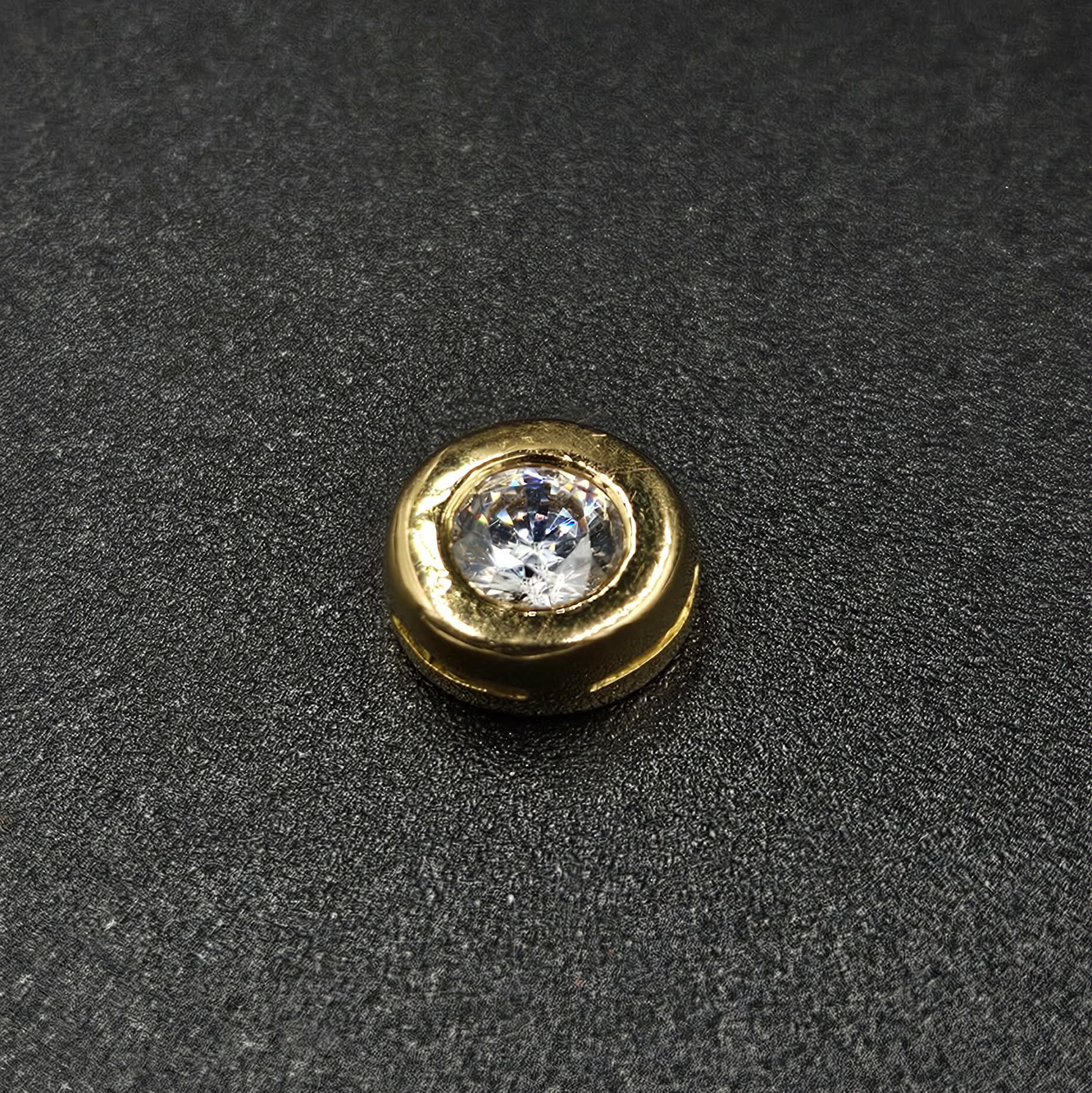18ct Yellow Gold Cubic Zirconia Pendant