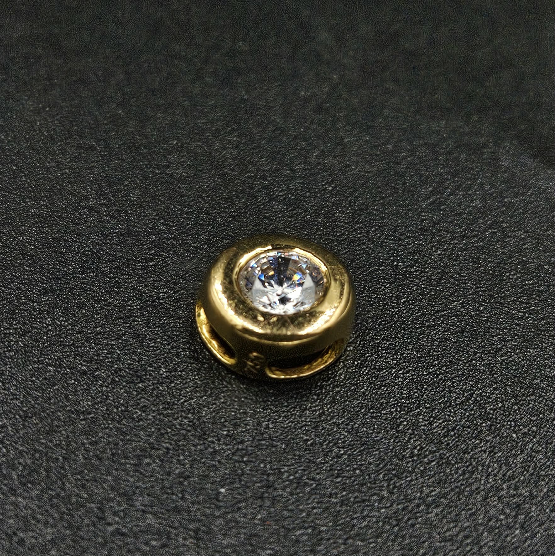18ct Yellow Gold Cubic Zirconia Pendant