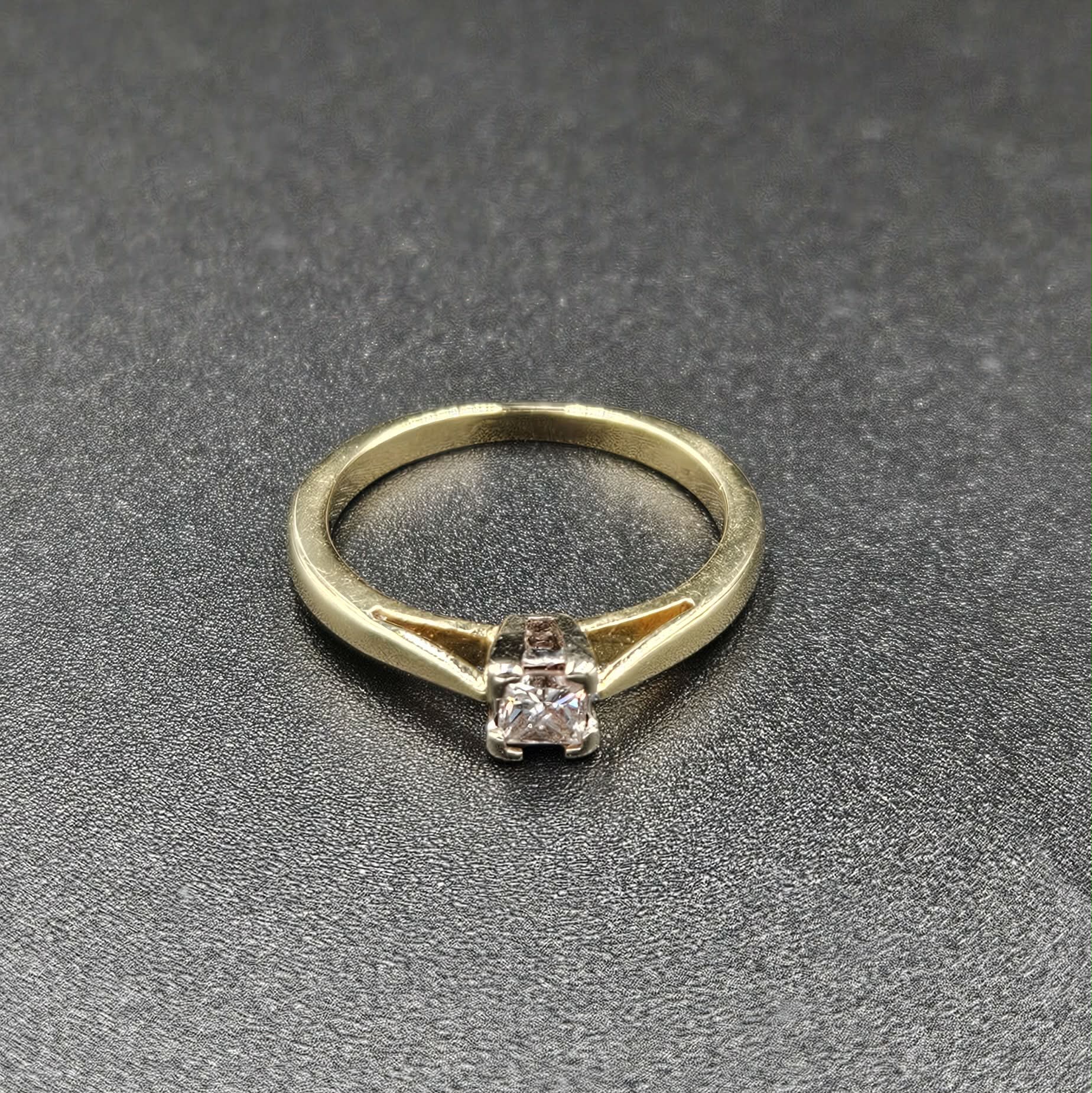 18ct Yellow Gold Diamond Band Ring