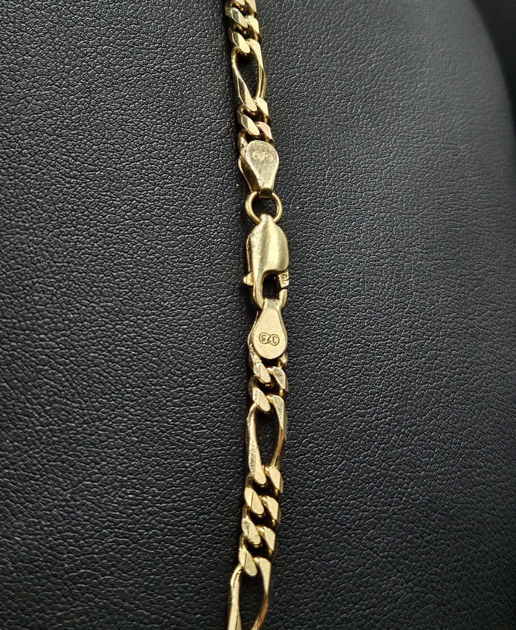 9ct Yellow Gold figaro-style chain