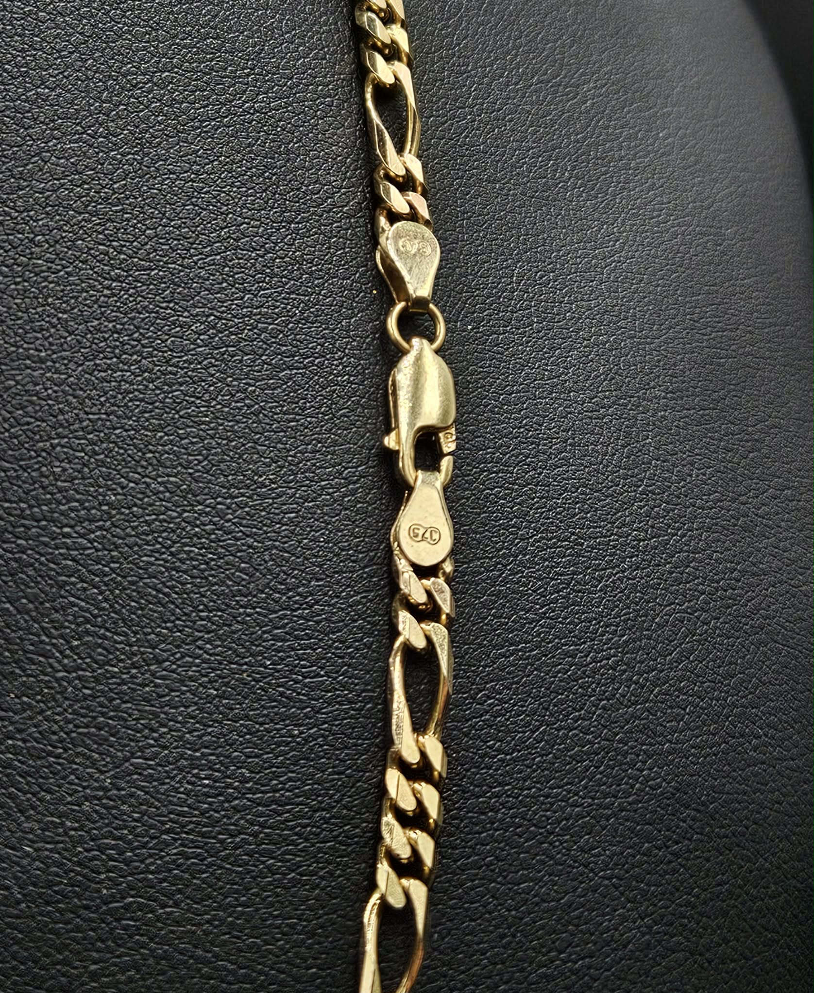 9ct Yellow Gold figaro-style chain