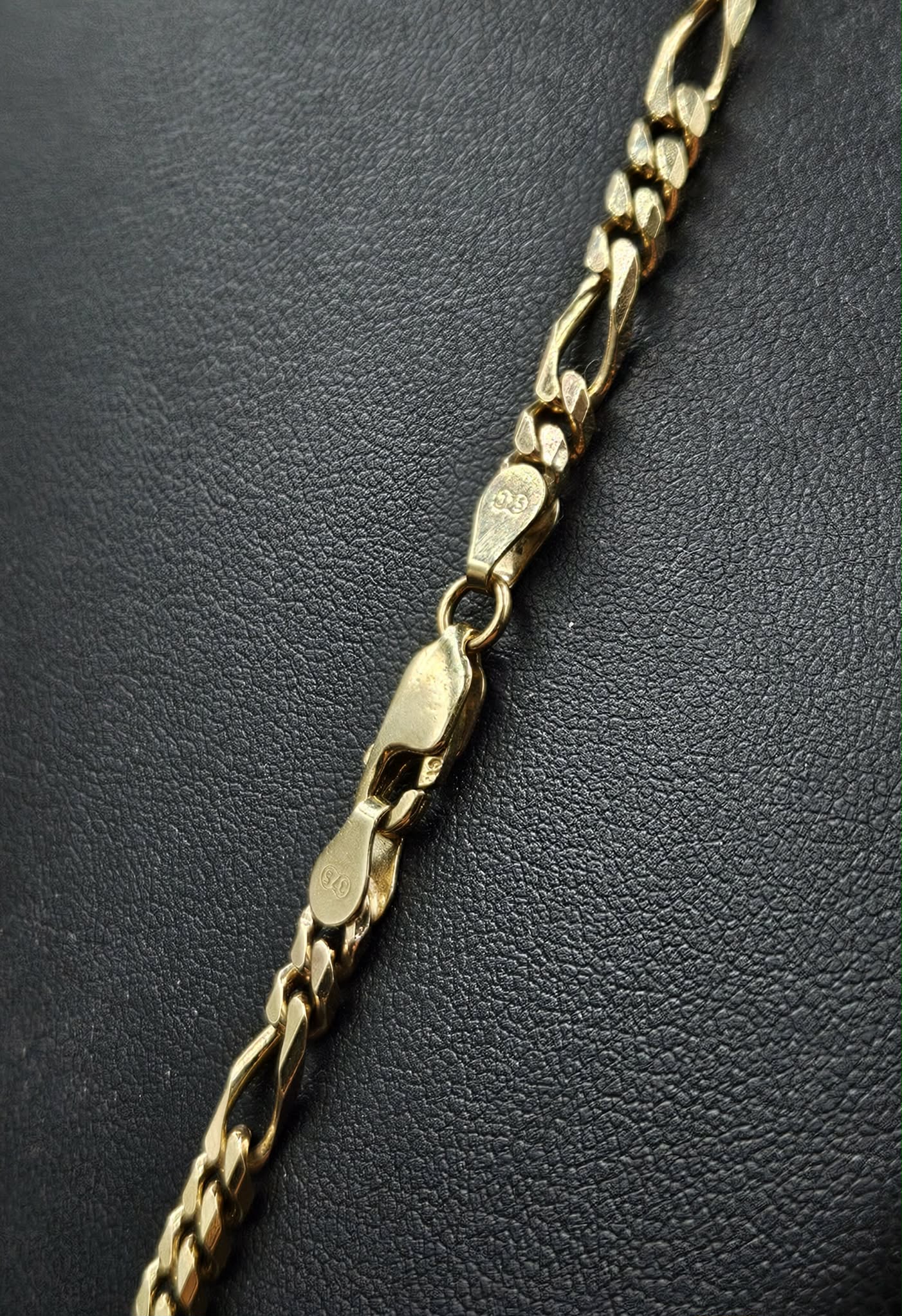 9ct Yellow Gold figaro-style chain