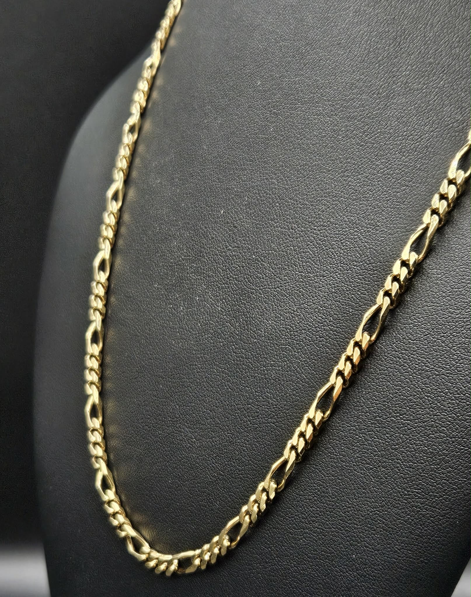 9ct Yellow Gold figaro-style chain