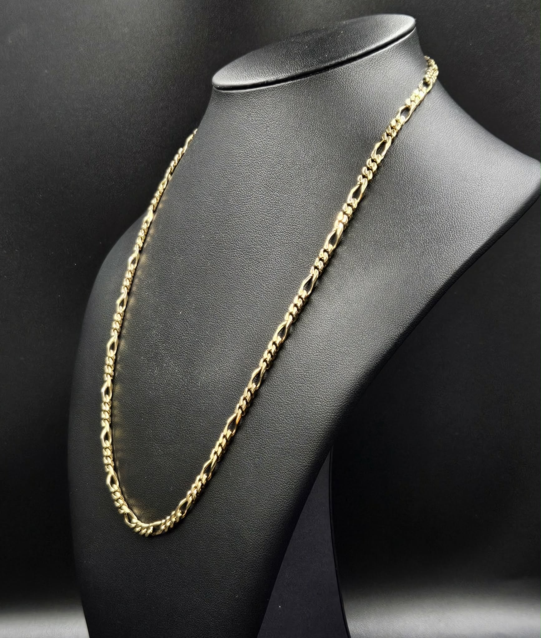 9ct Yellow Gold figaro-style chain