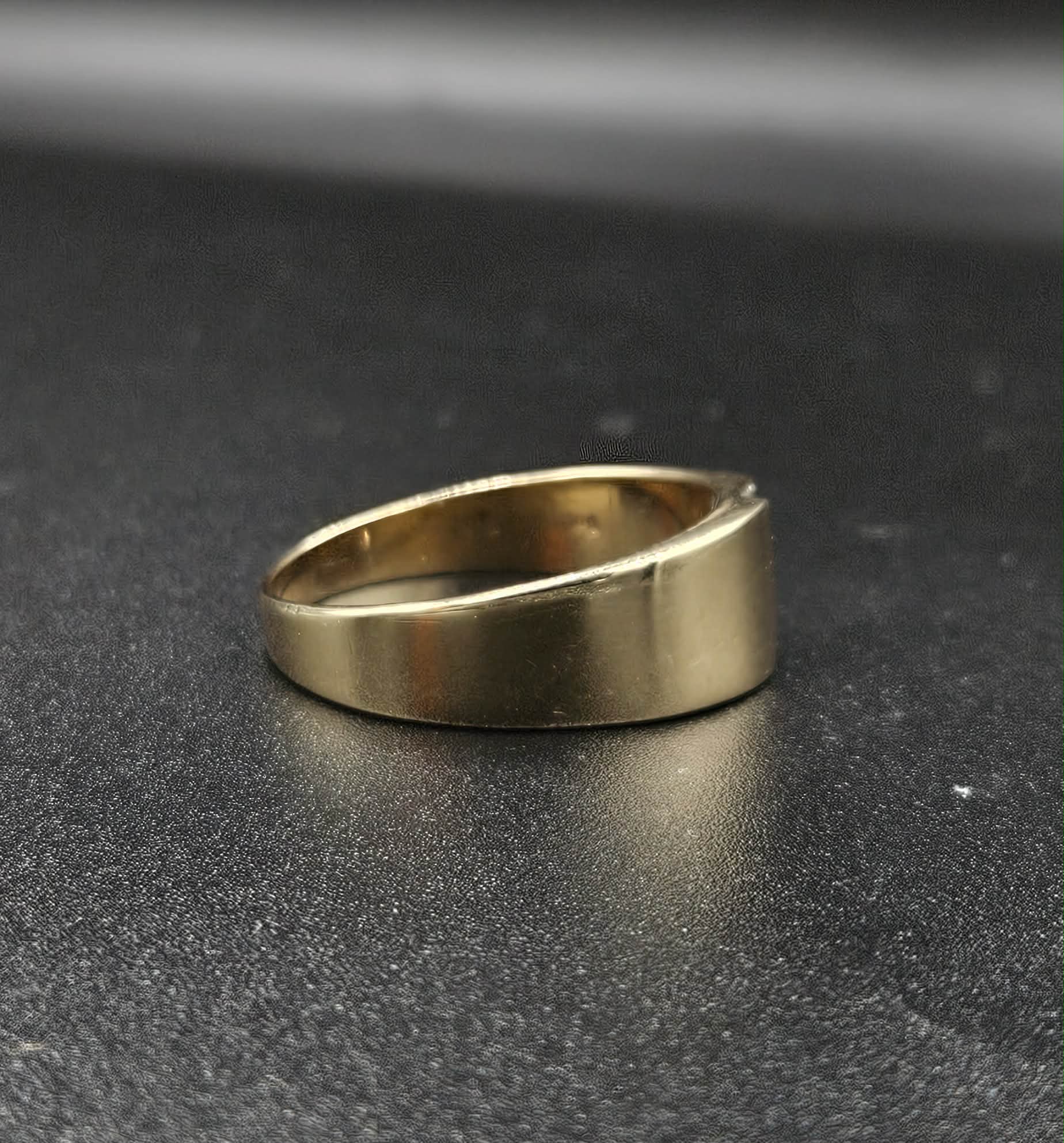 9ct Yellow Gold Diamond Band