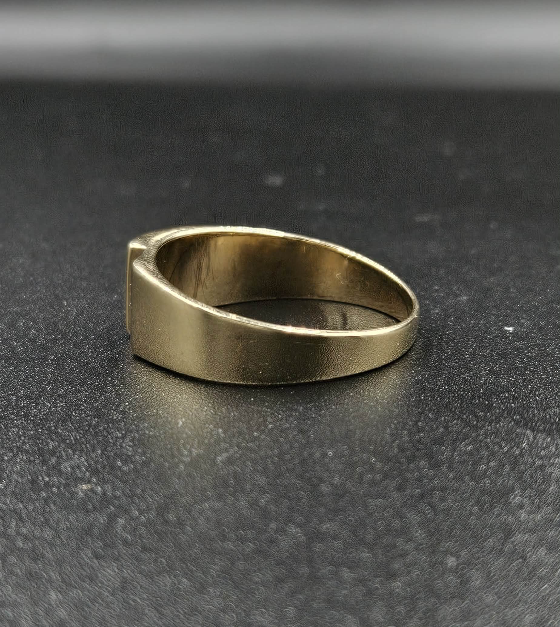 9ct Yellow Gold Diamond Band