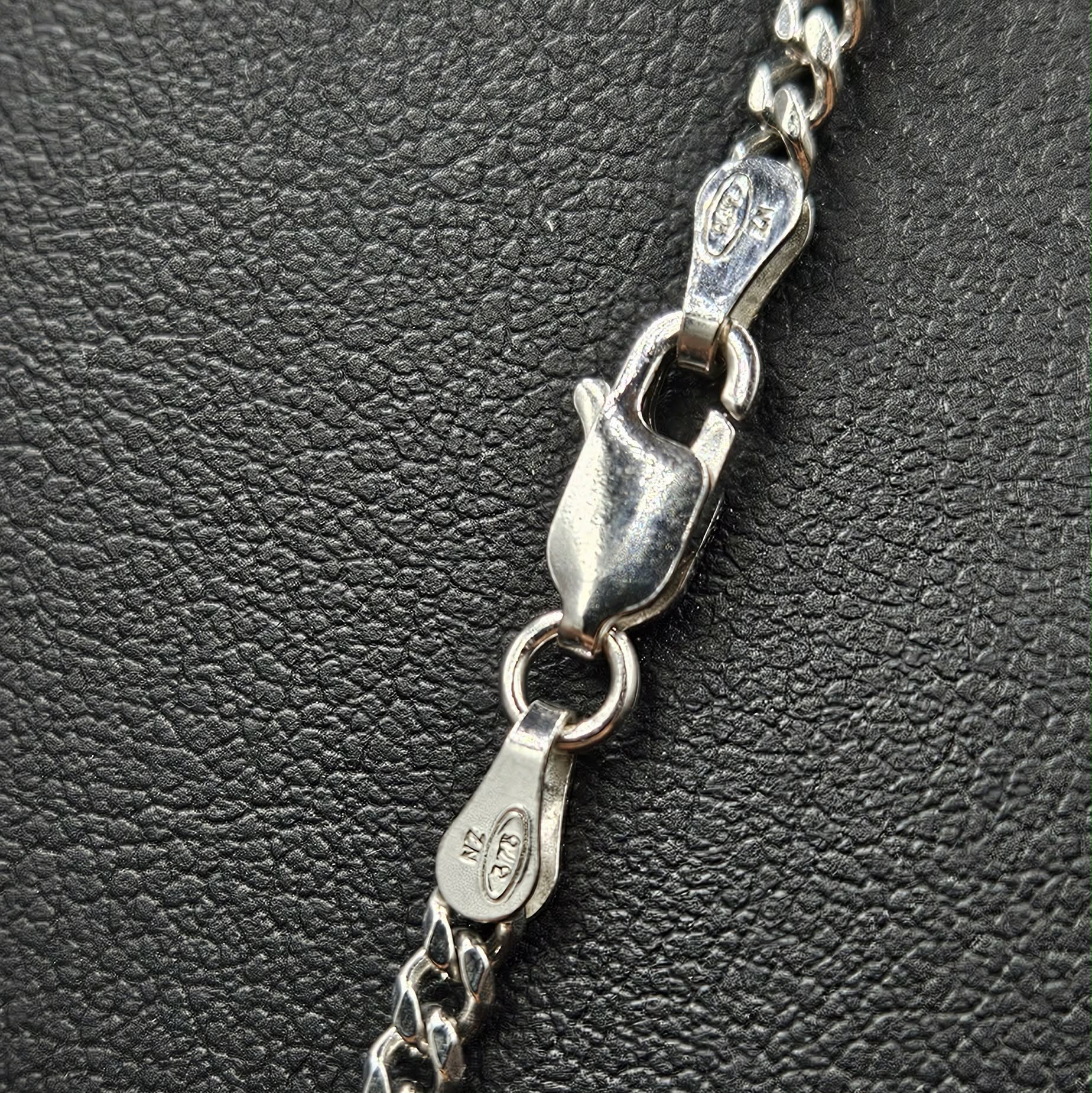 9ct White Gold Curb Style 55cm Chain