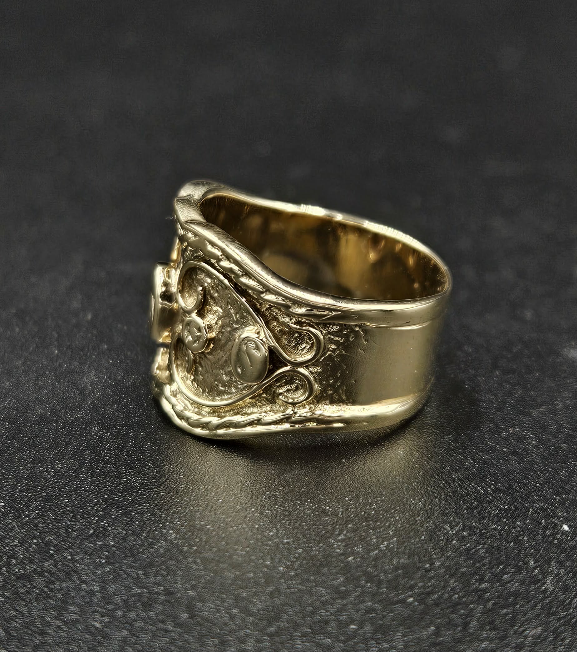 9ct Yellow Gold Ornate Ring
