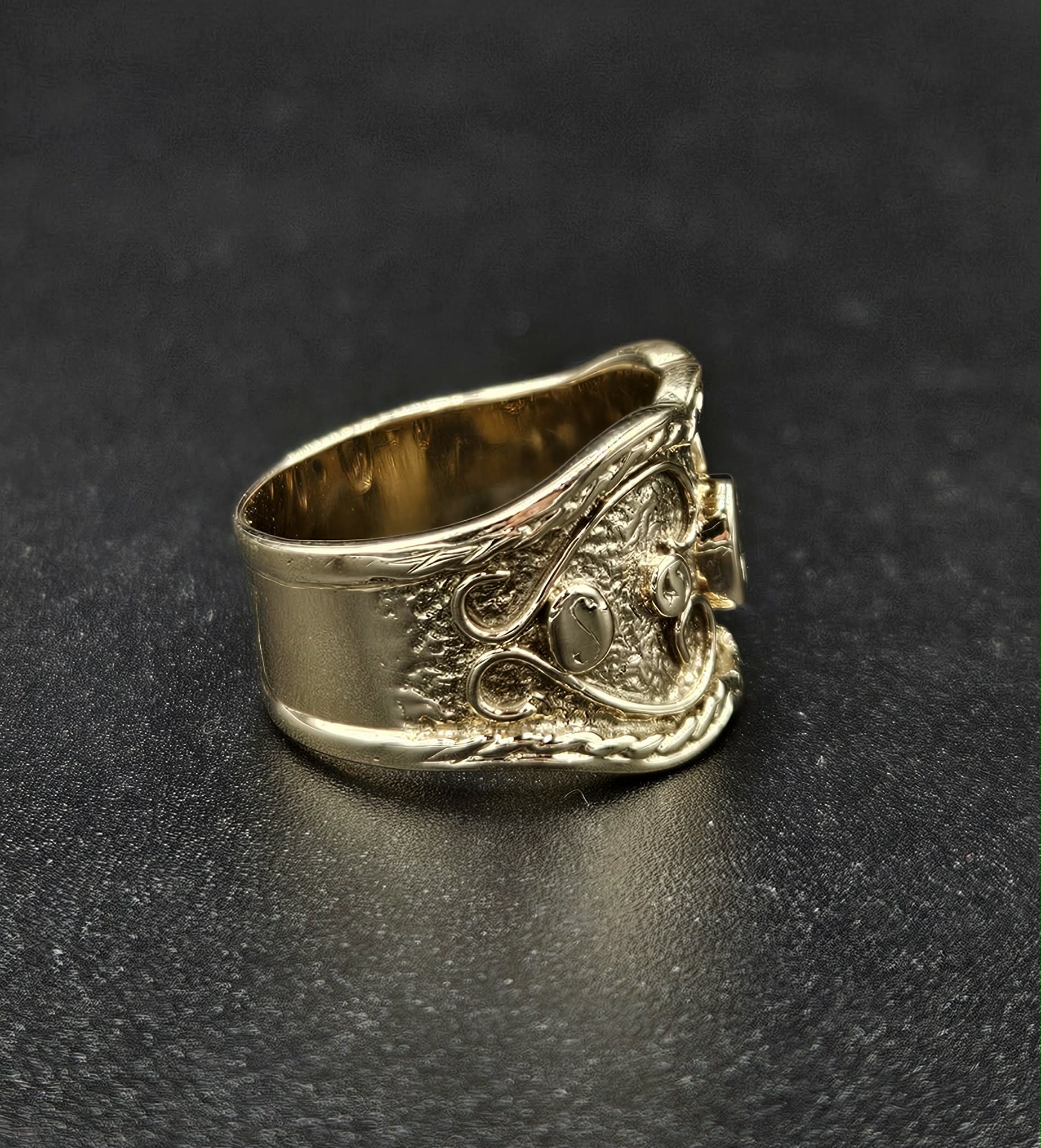 9ct Yellow Gold Ornate Ring