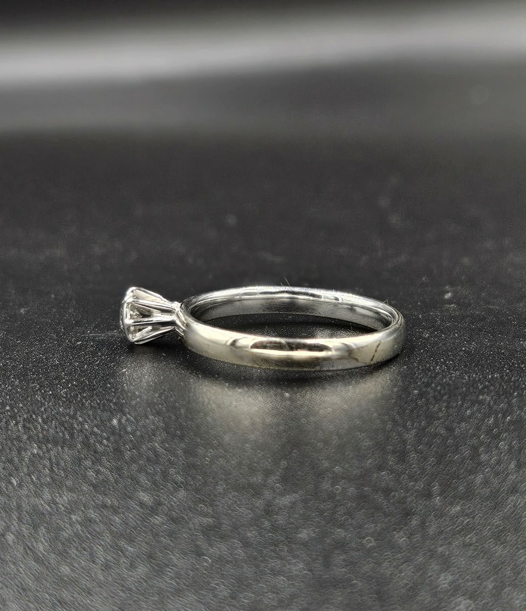 9ct White Gold Diamond Ring