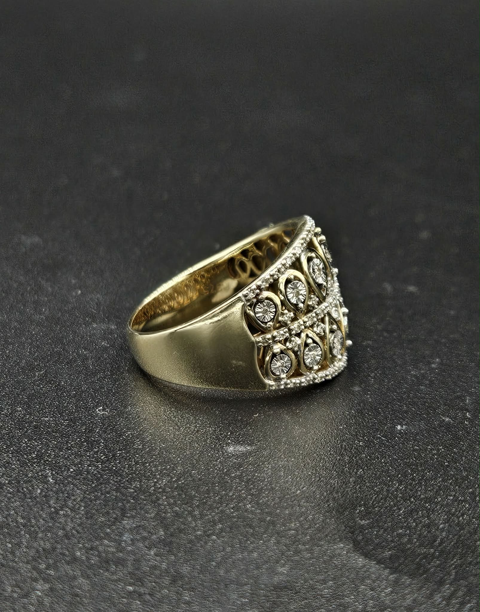 9ct Yellow Gold Diamond Ring
