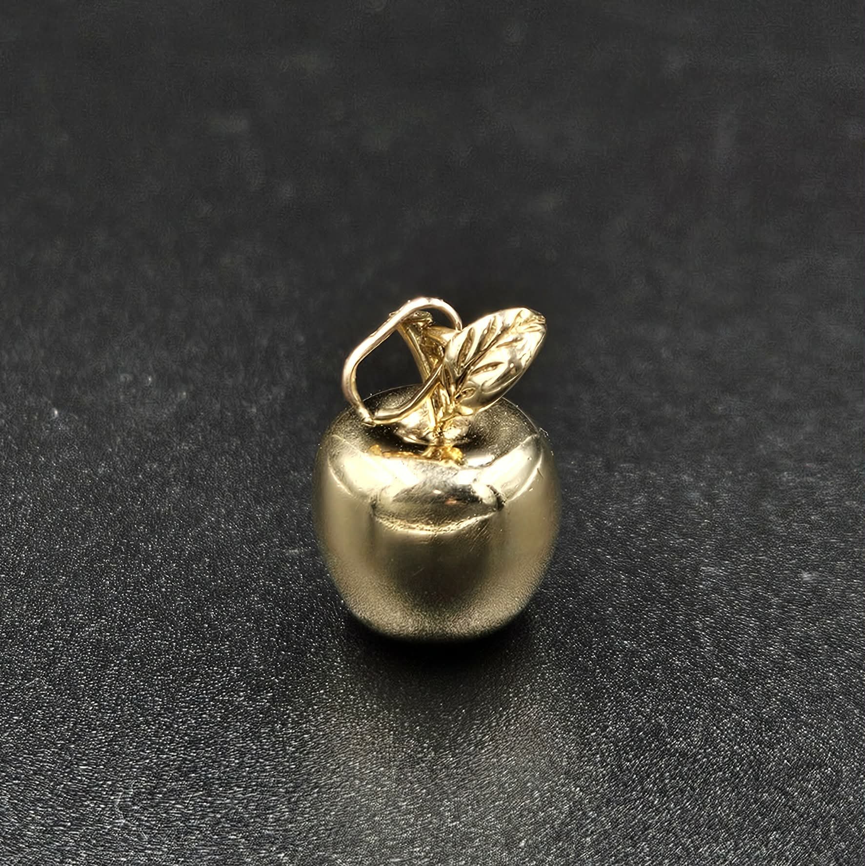 9ct Yellow Gold Apple Pendant