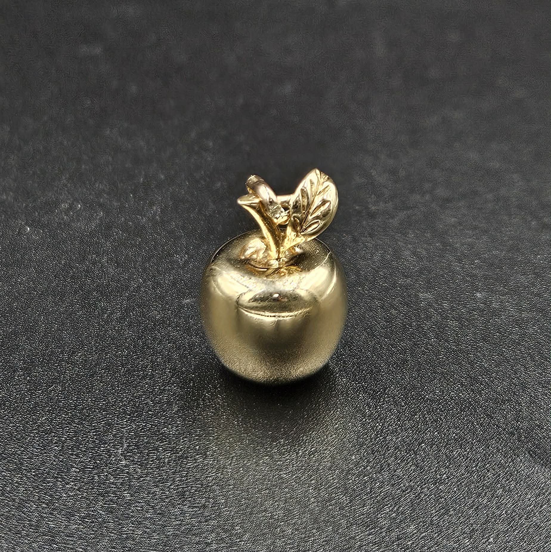 9ct Yellow Gold Apple Pendant