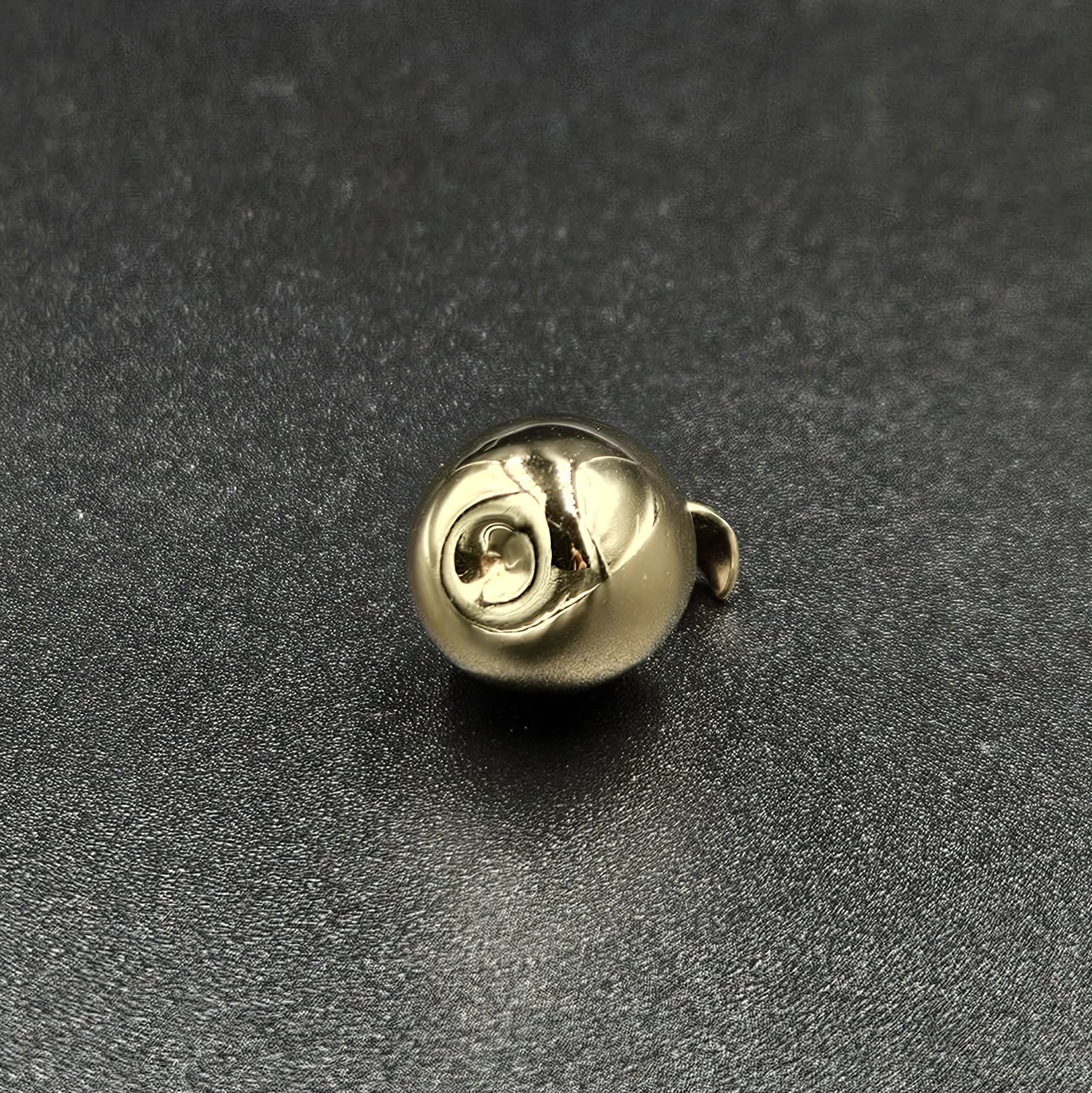 9ct Yellow Gold Apple Pendant