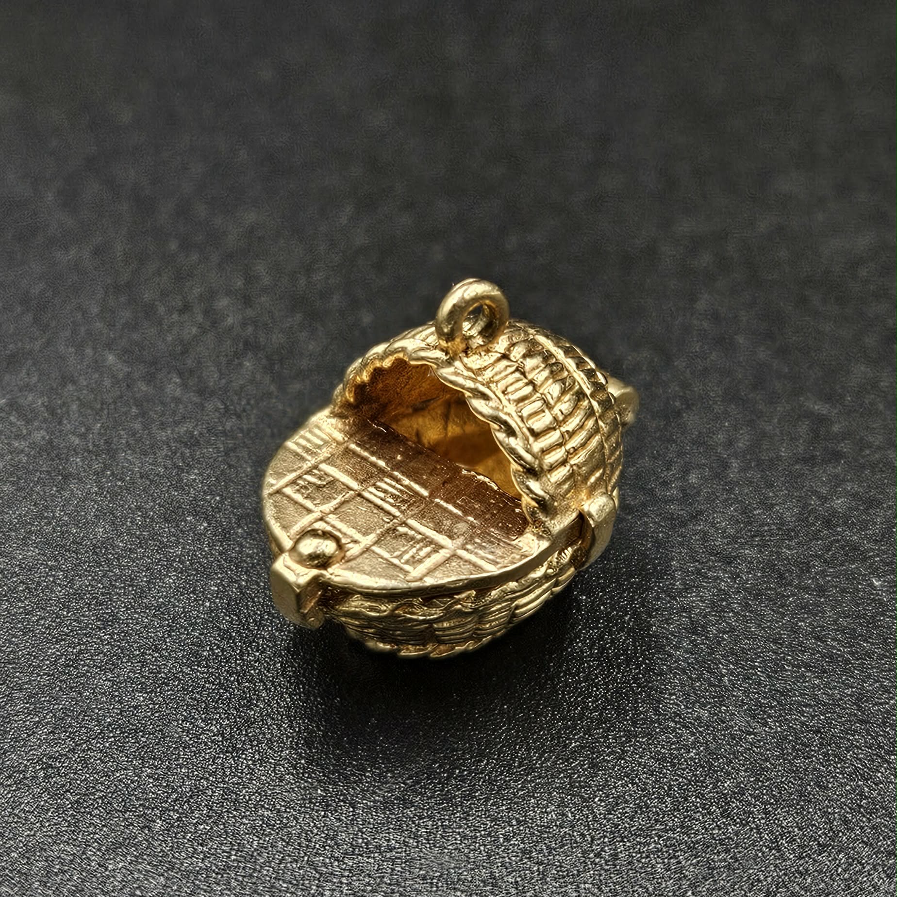 9ct Yellow gold Basket Pendant / Charm