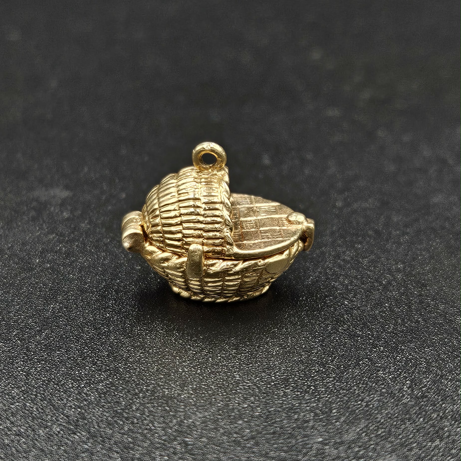 9ct Yellow gold Basket Pendant / Charm