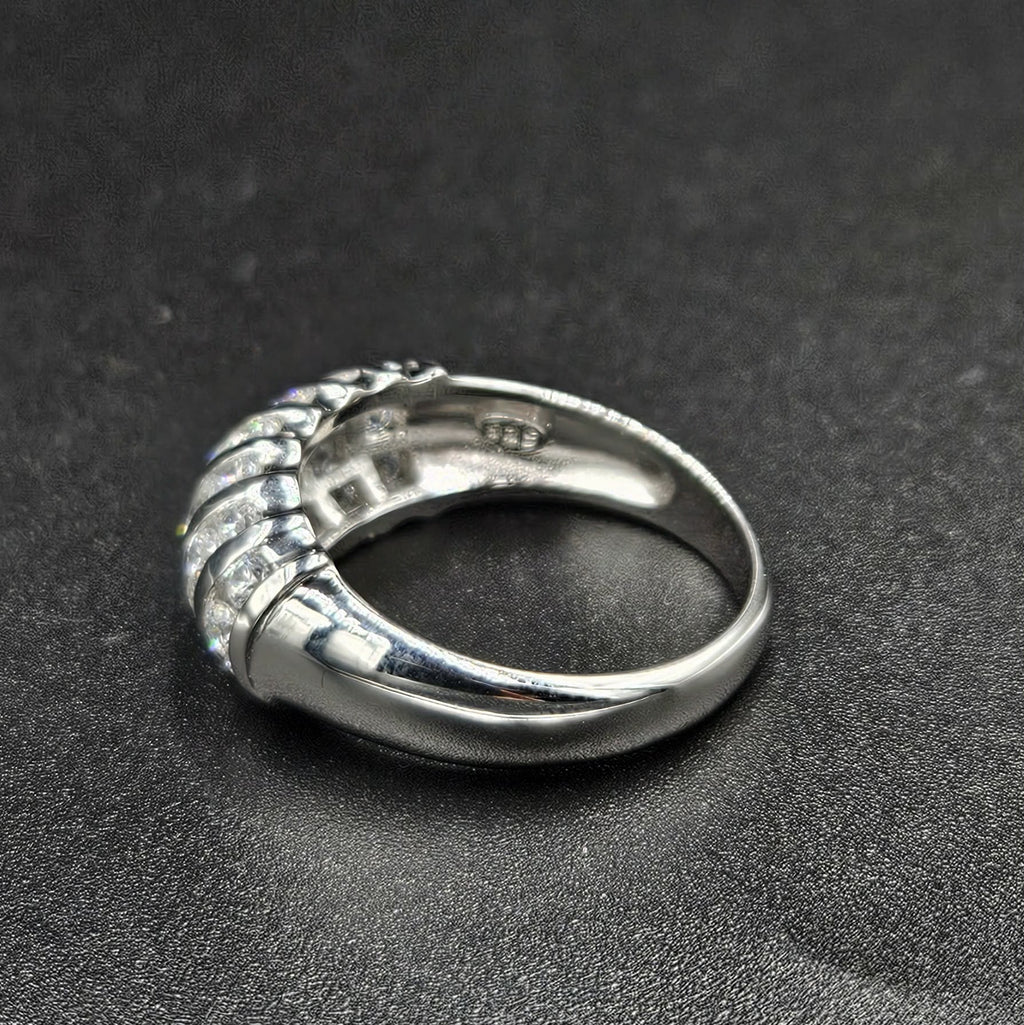 Brand New Cubic Zirconia Ring Size R