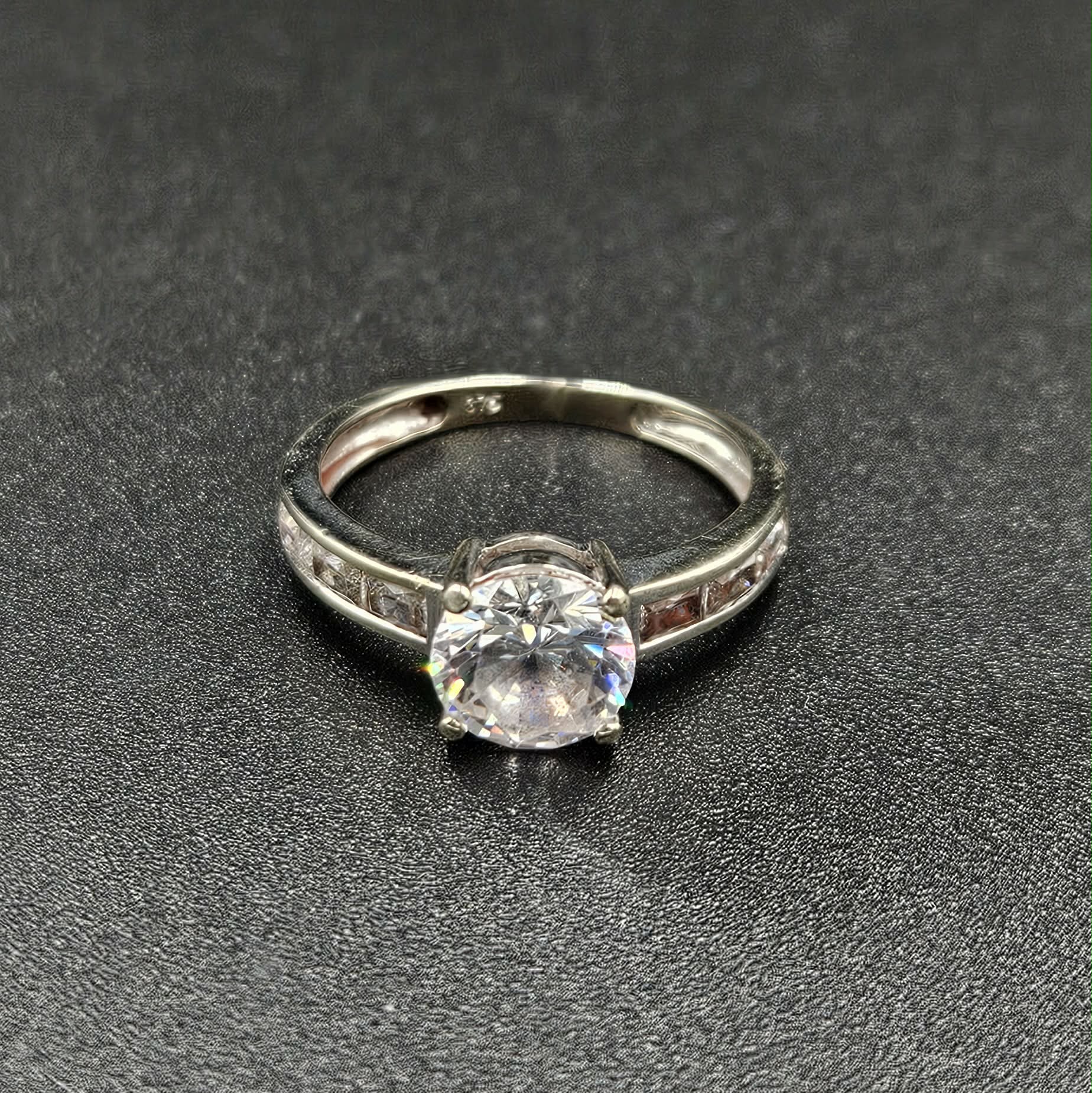 9ct White Gold Cubic Zirconia Ring