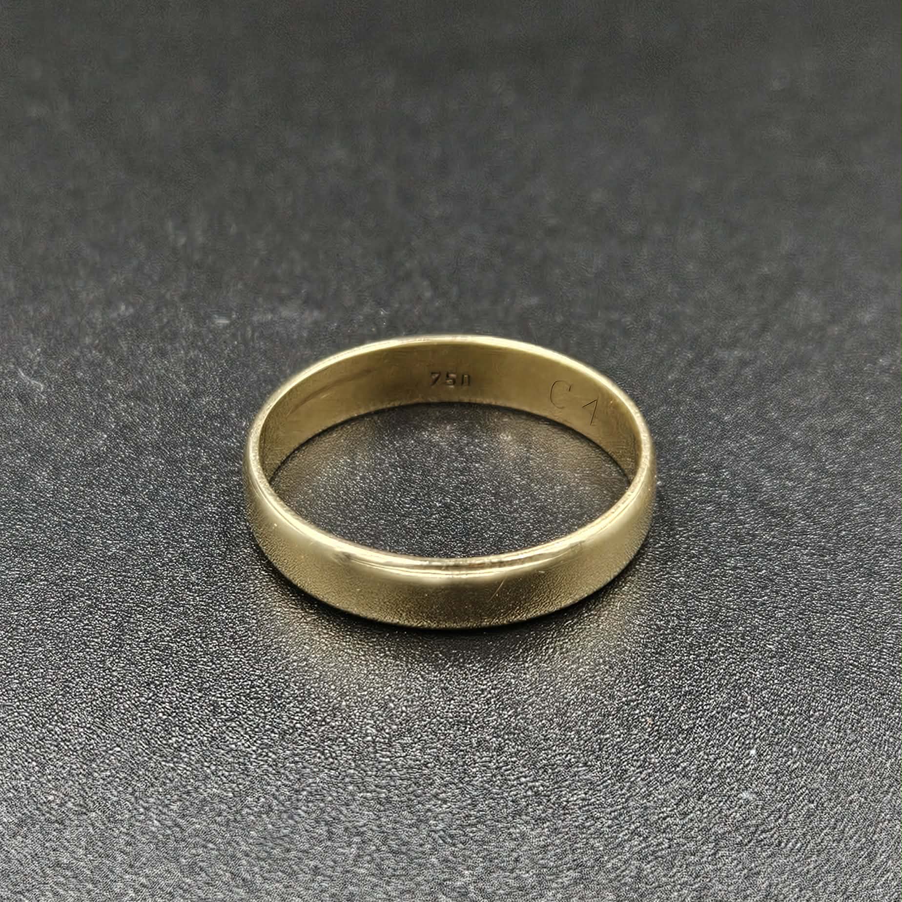 18ct Yellow Gold Plain Band