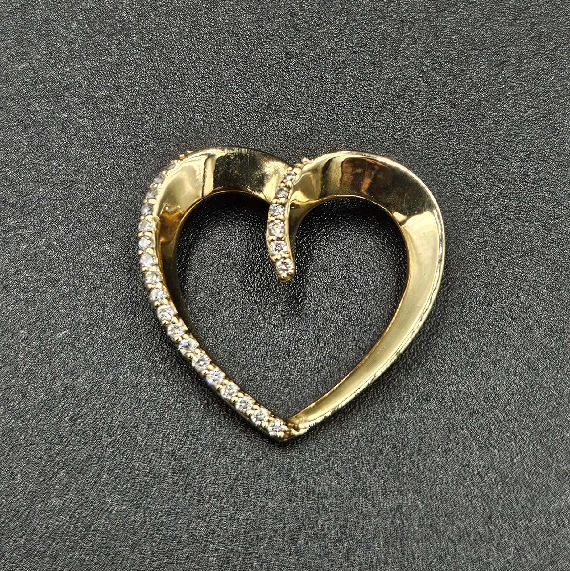 9ct Yellow Gold Cubic Zirconia Heart Pendant