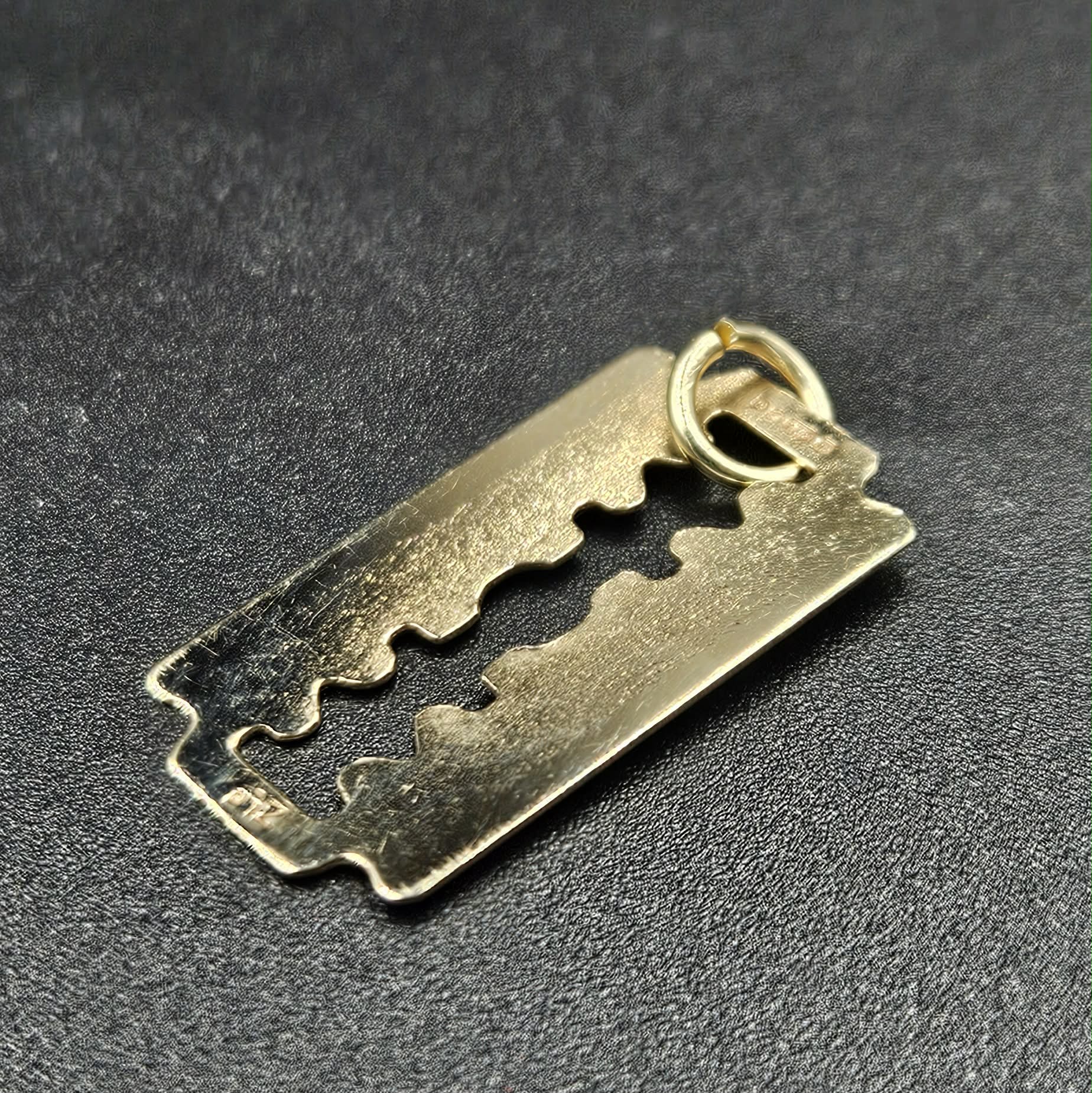 9ct Yellow Gold Blade Pendant