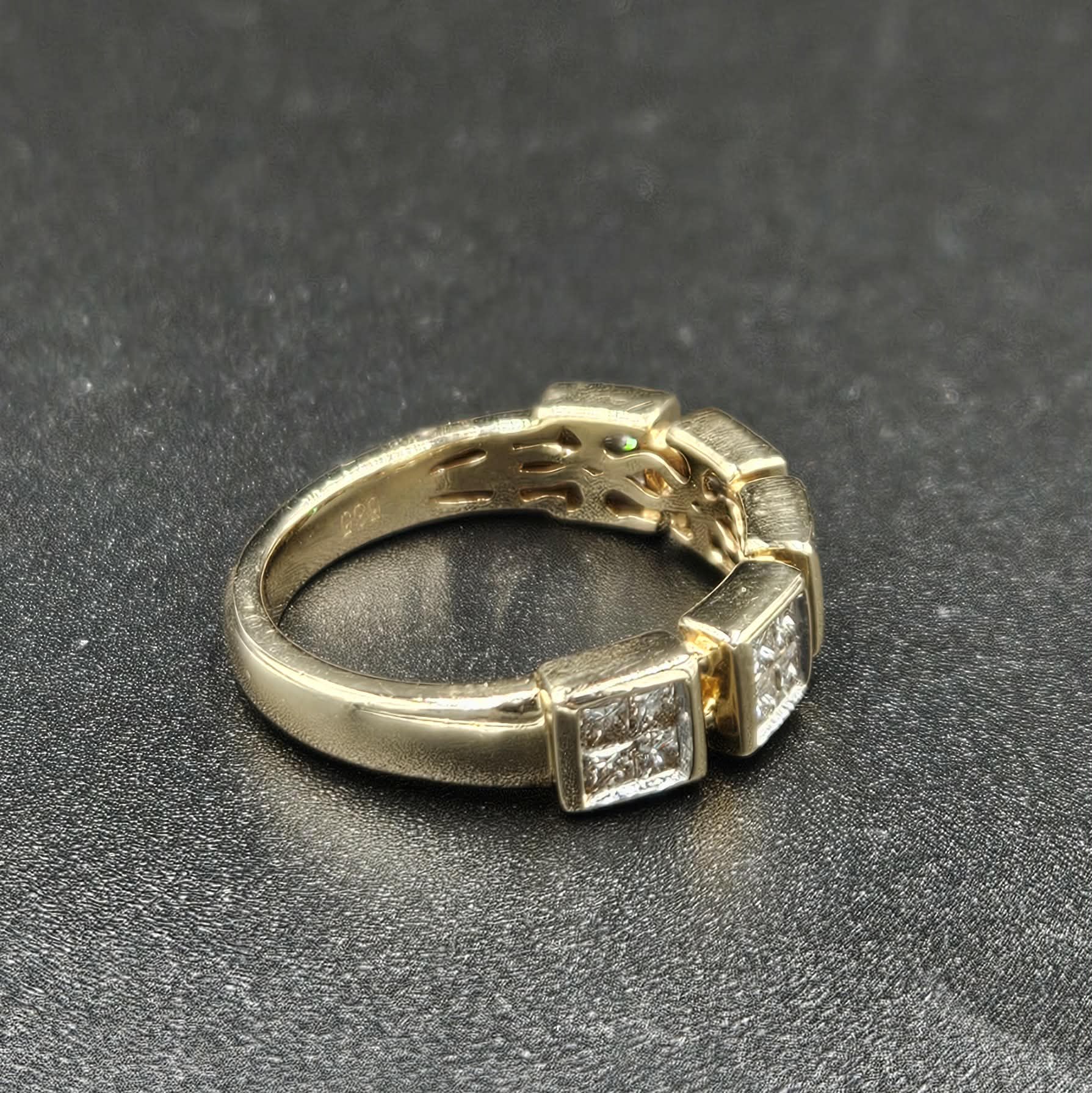 14ct Yellow Gold Diamond Ring