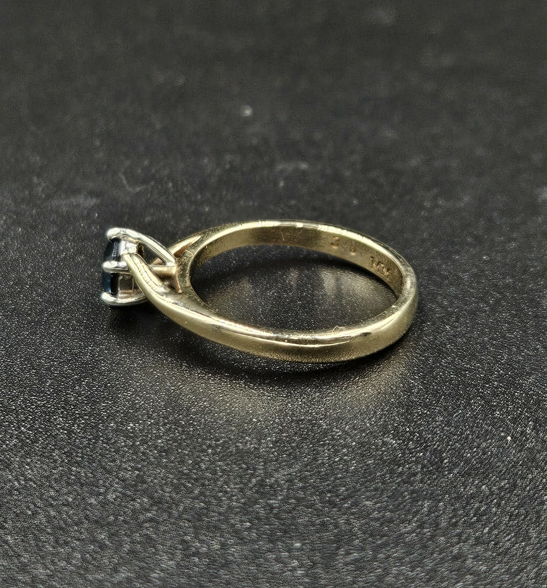 9ct Yellow Gold Blue Sapphire Ring