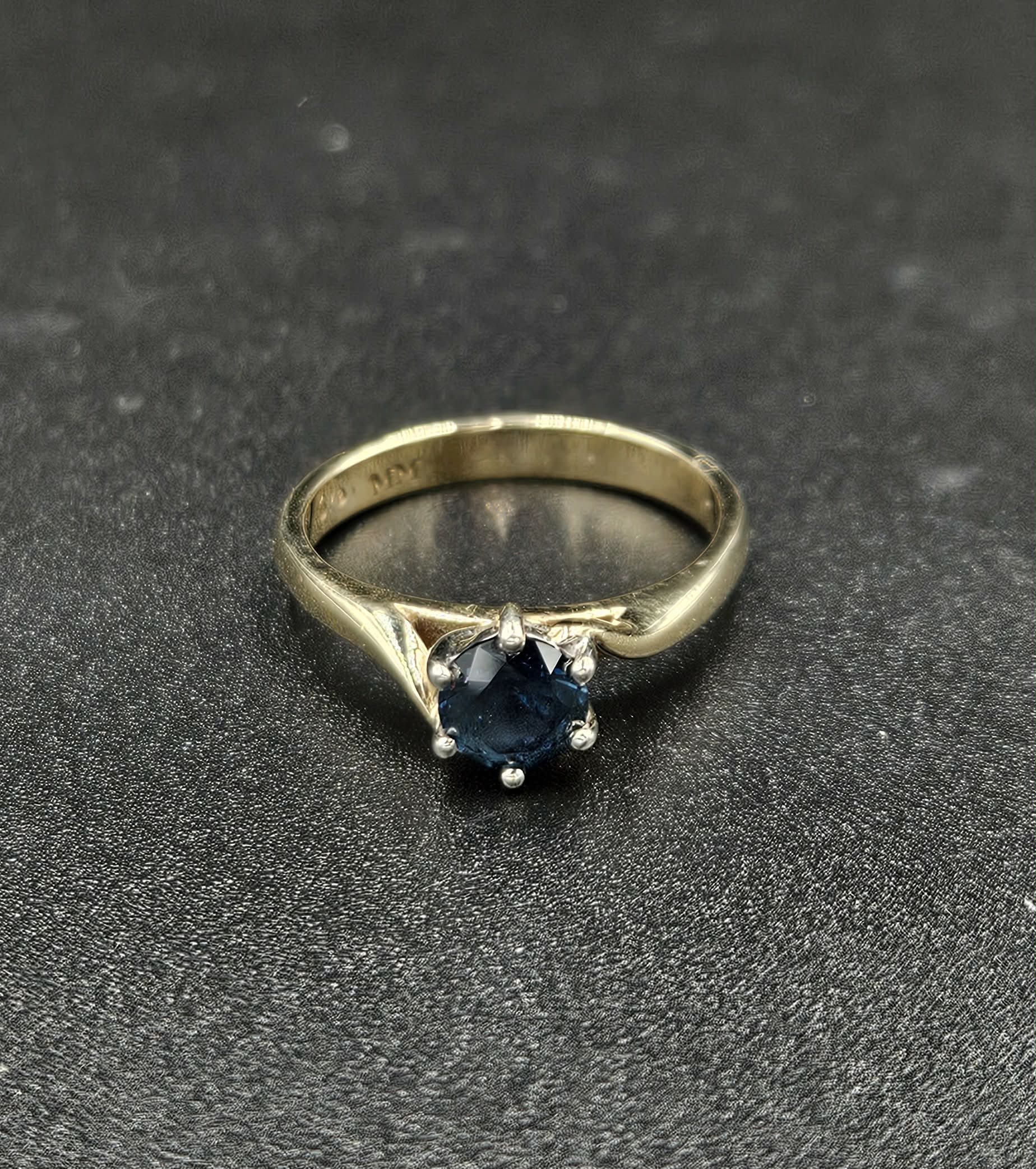 9ct Yellow Gold Blue Sapphire Ring