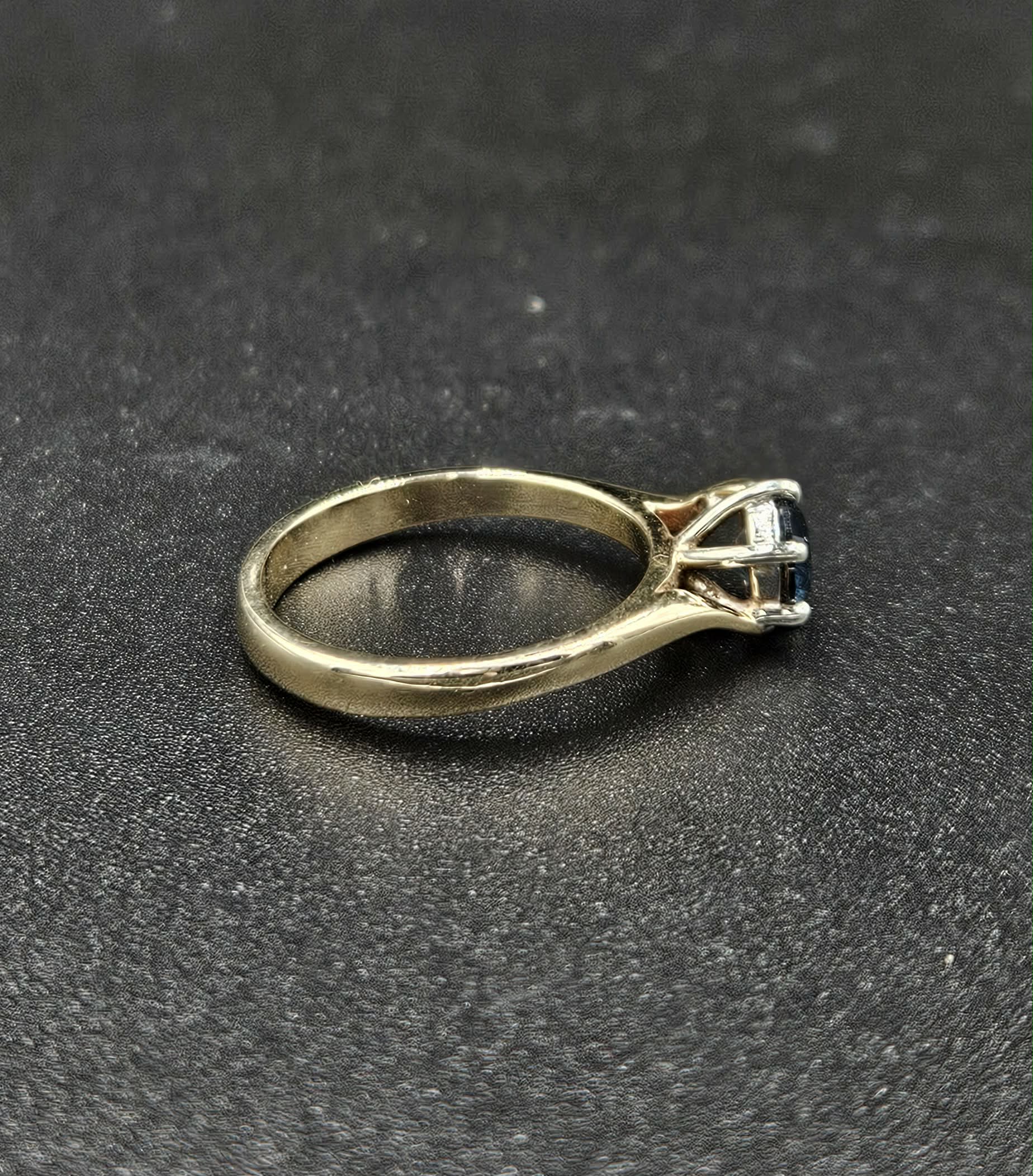 9ct Yellow Gold Blue Sapphire Ring