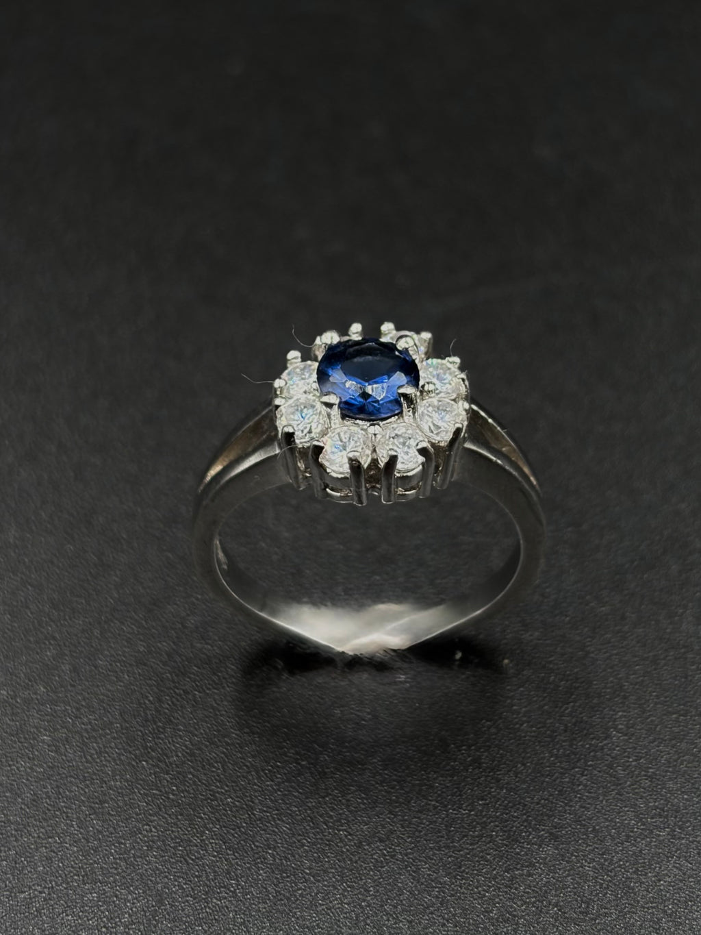 blue sapphire ring