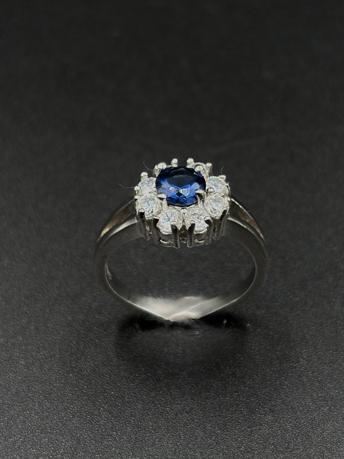 blue sapphire ring