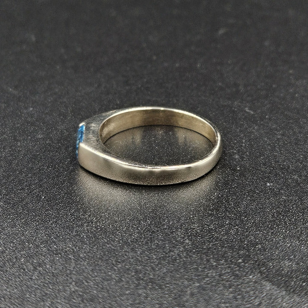 9ct White Gold Blue Topaz Ring