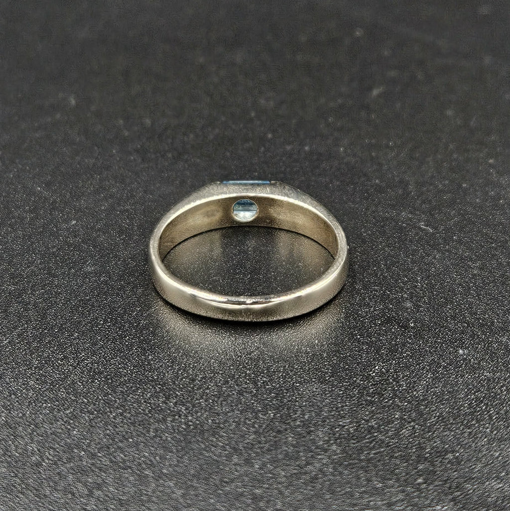 9ct White Gold Blue Topaz Ring