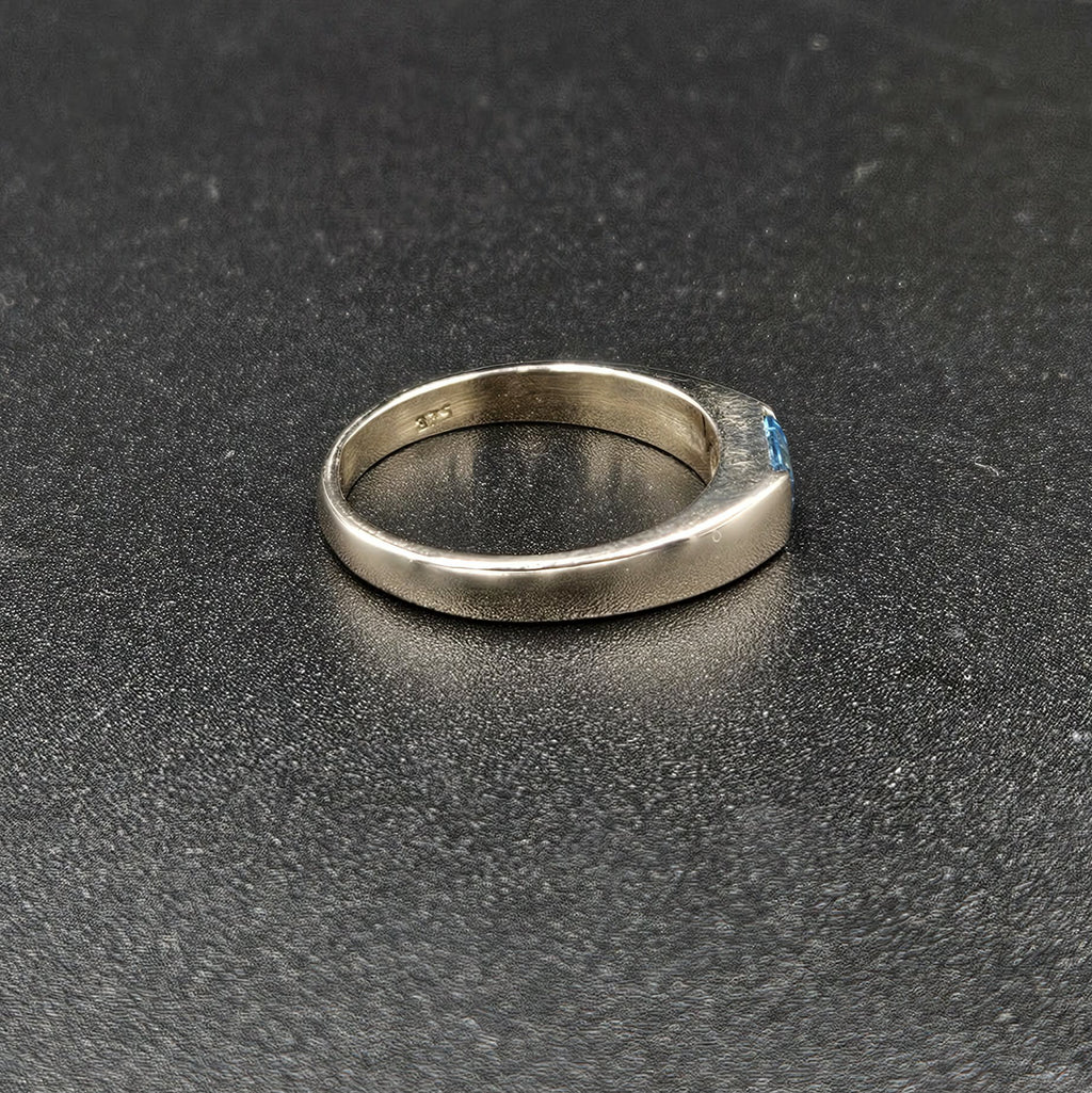 9ct White Gold Blue Topaz Ring