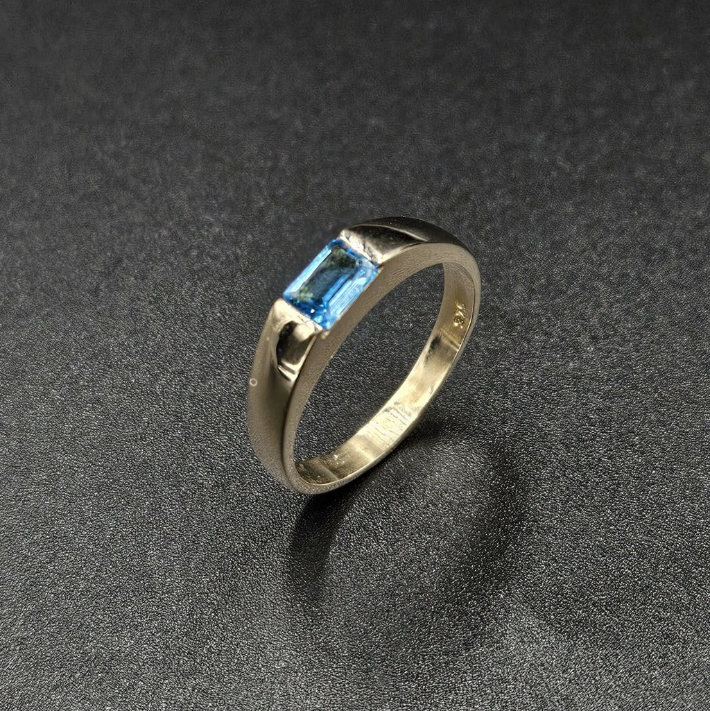 9ct White Gold Blue Topaz Ring