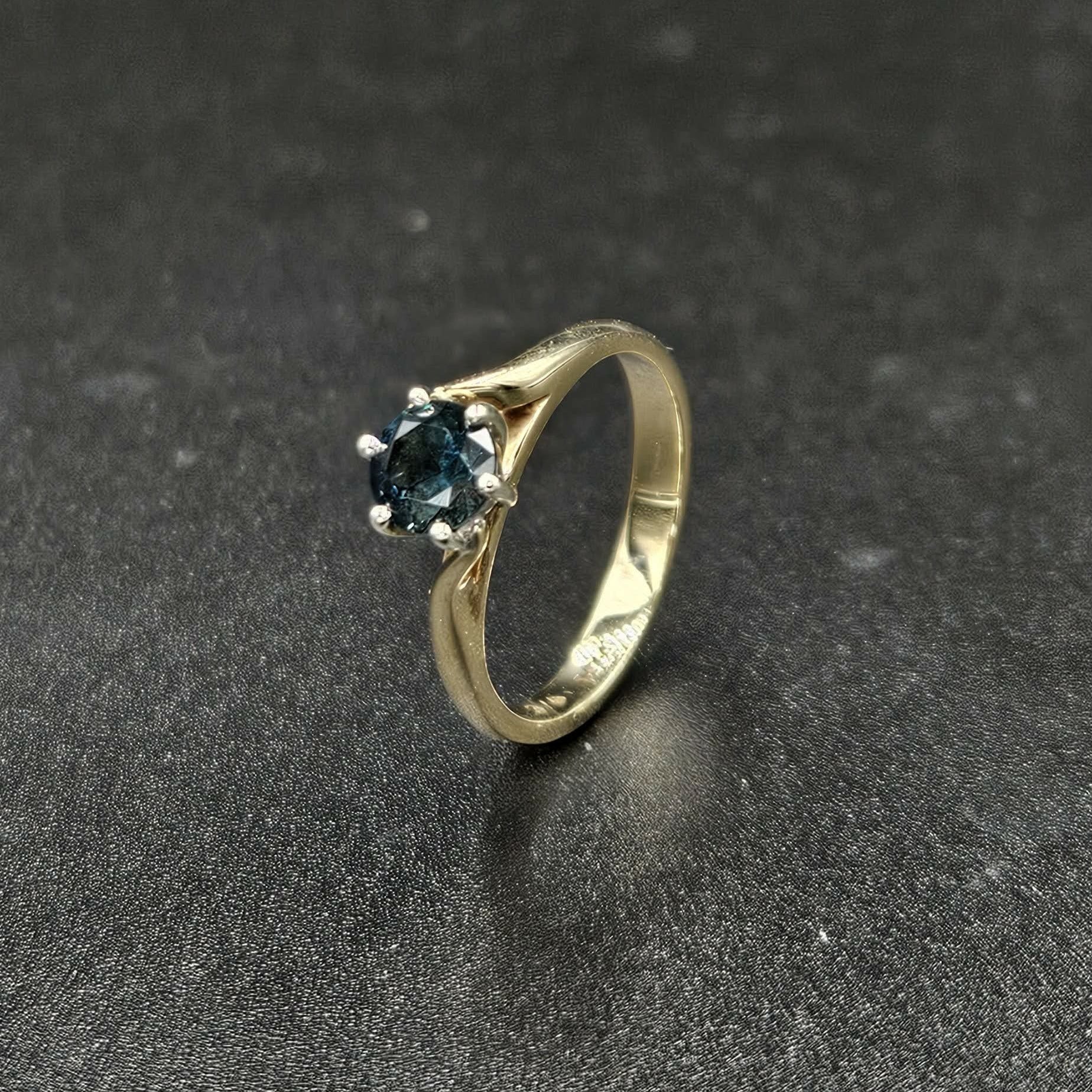 9ct Yellow Gold Blue Sapphire Ring