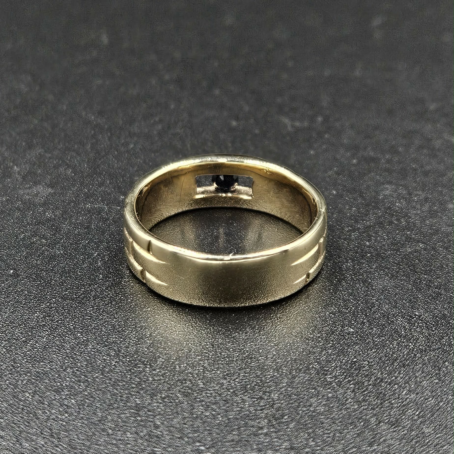 9ct Yellow gold Blue Topaz Ring