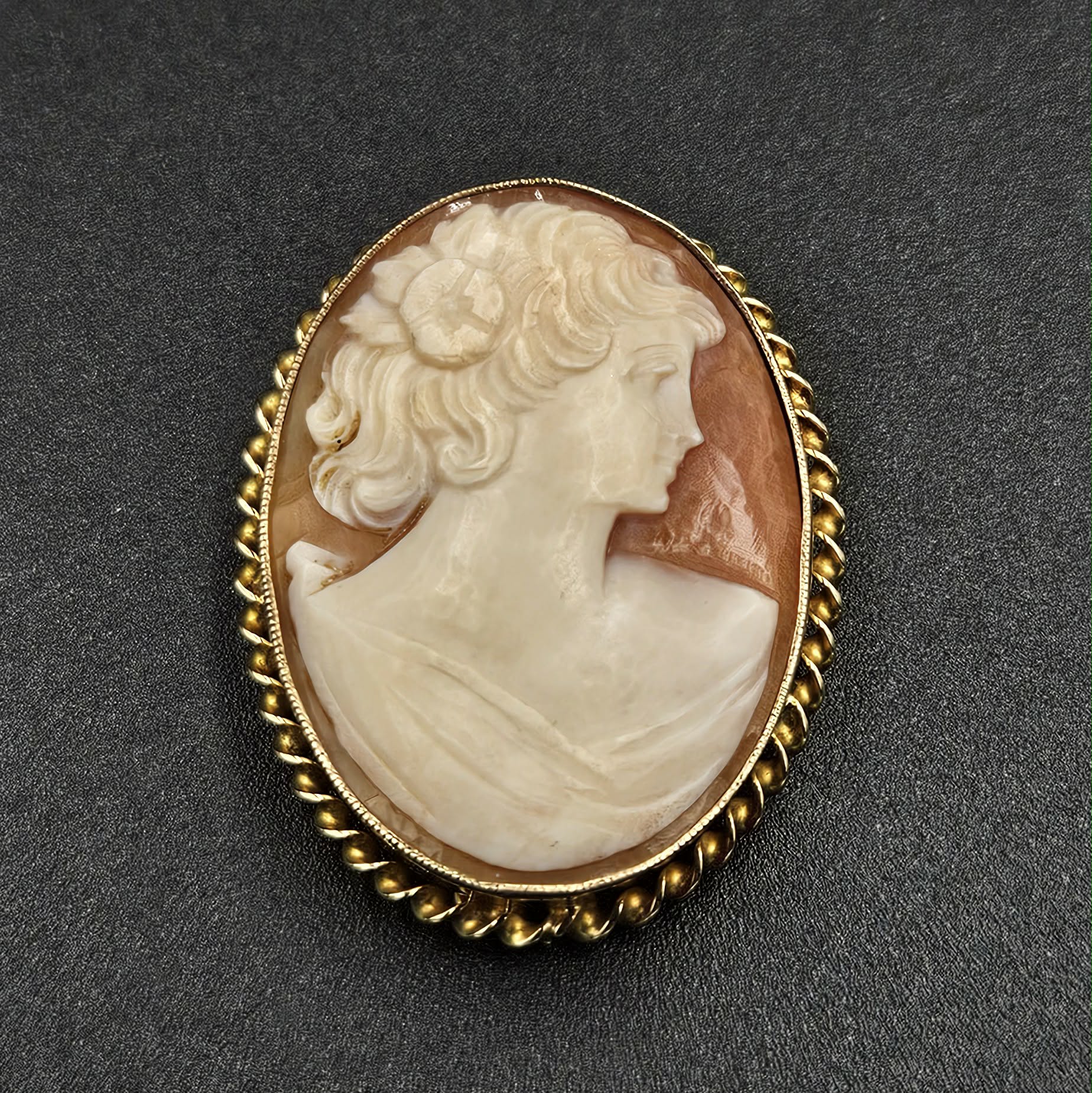 9ct Yellow Gold Cameo Brooch