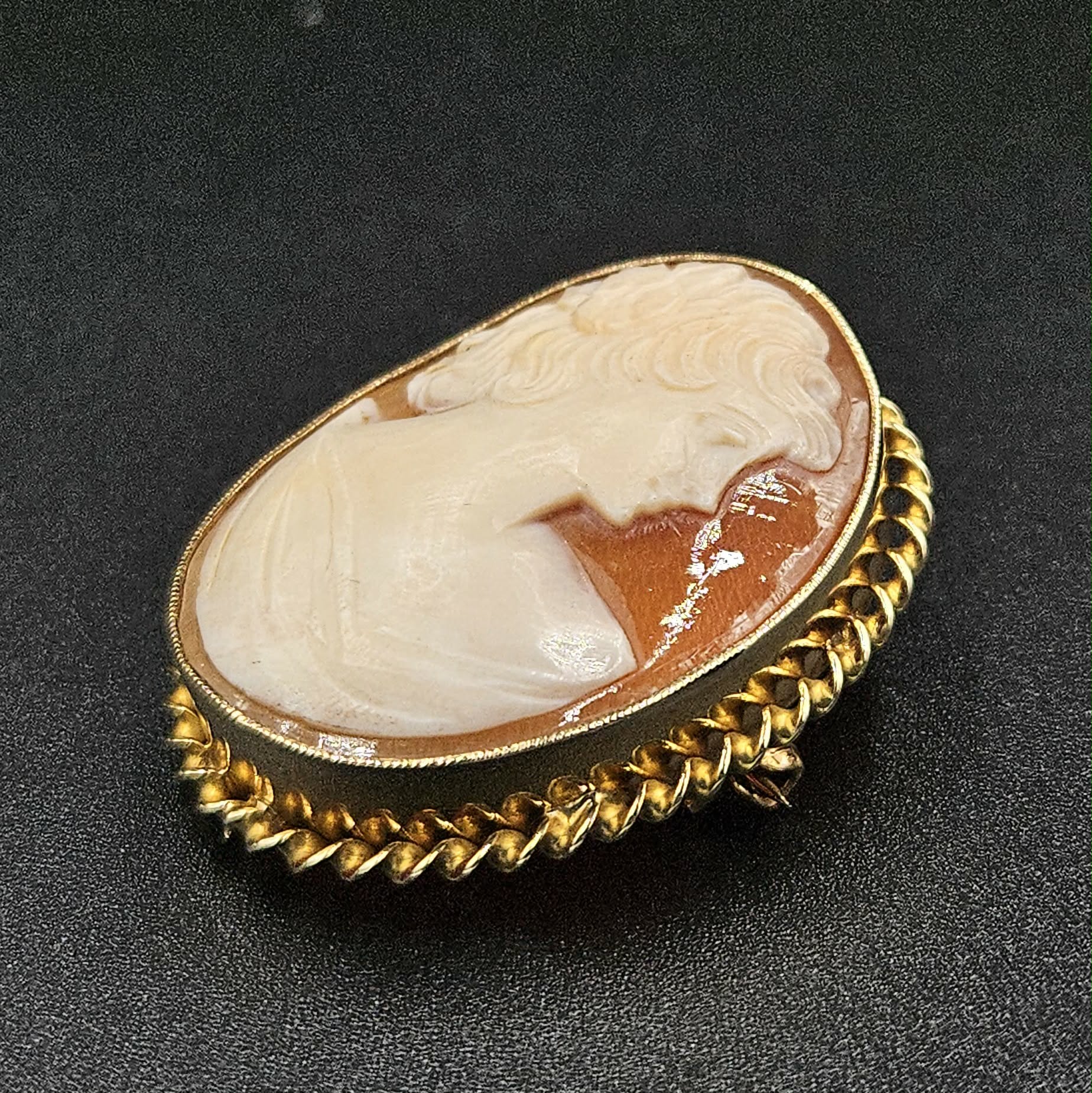 9ct Yellow Gold Cameo Brooch