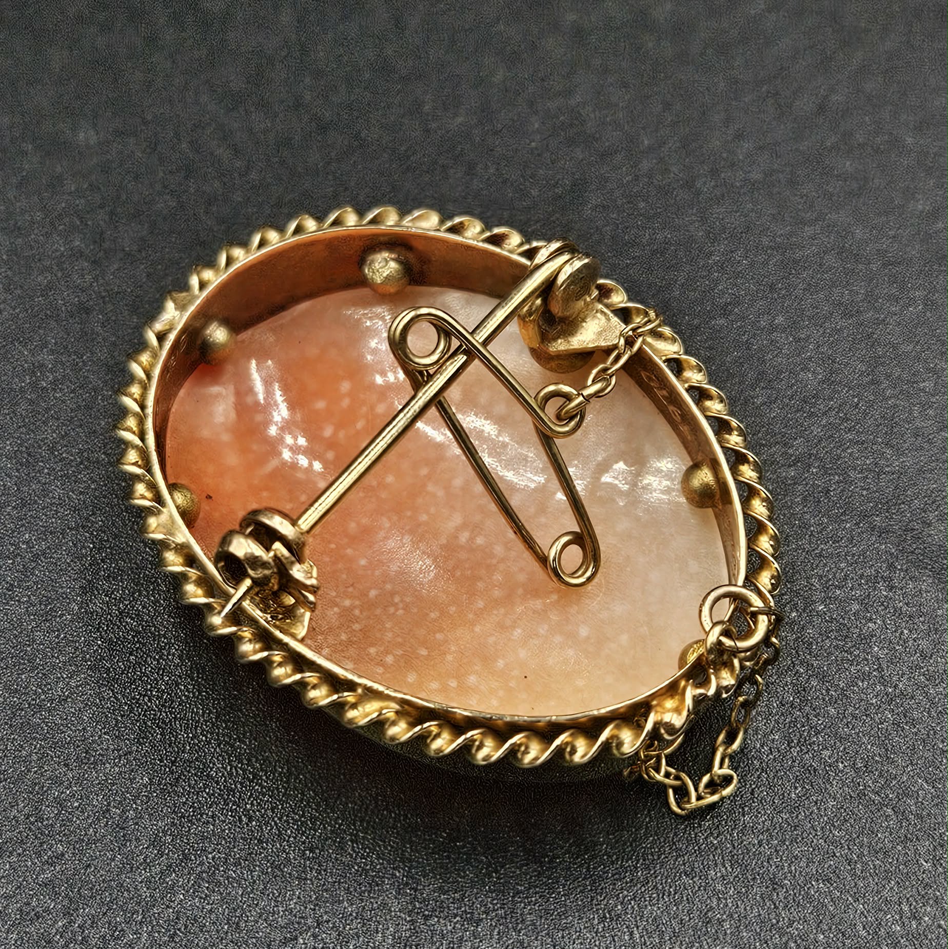 9ct Yellow Gold Cameo Brooch
