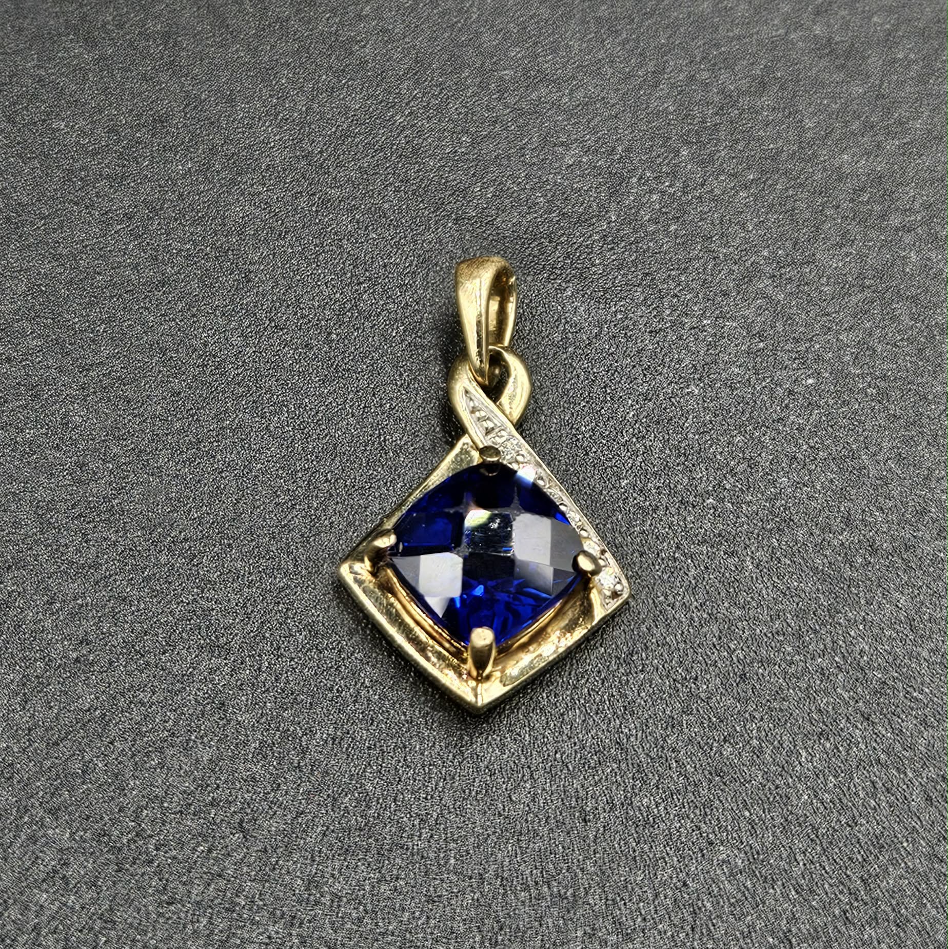 9ct Yellow Gold Diamond & Blue Sapphire Pendant