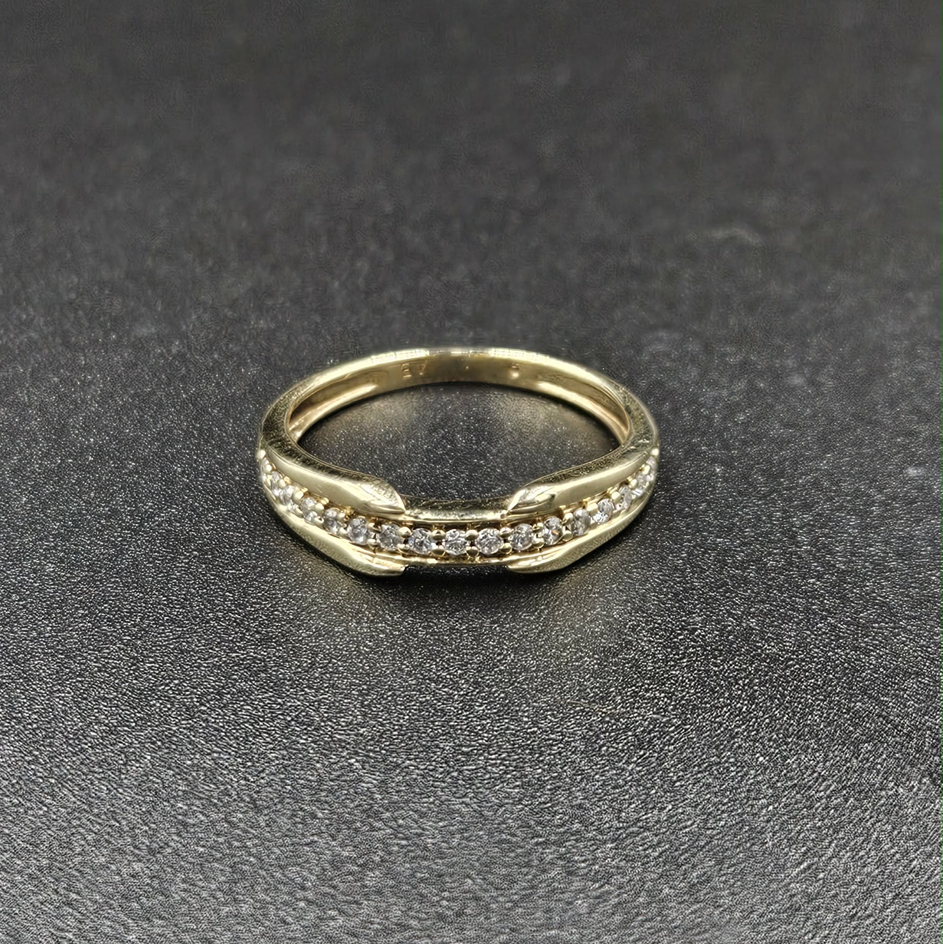 9ct Yellow Gold, 17 Diamond Band Ring