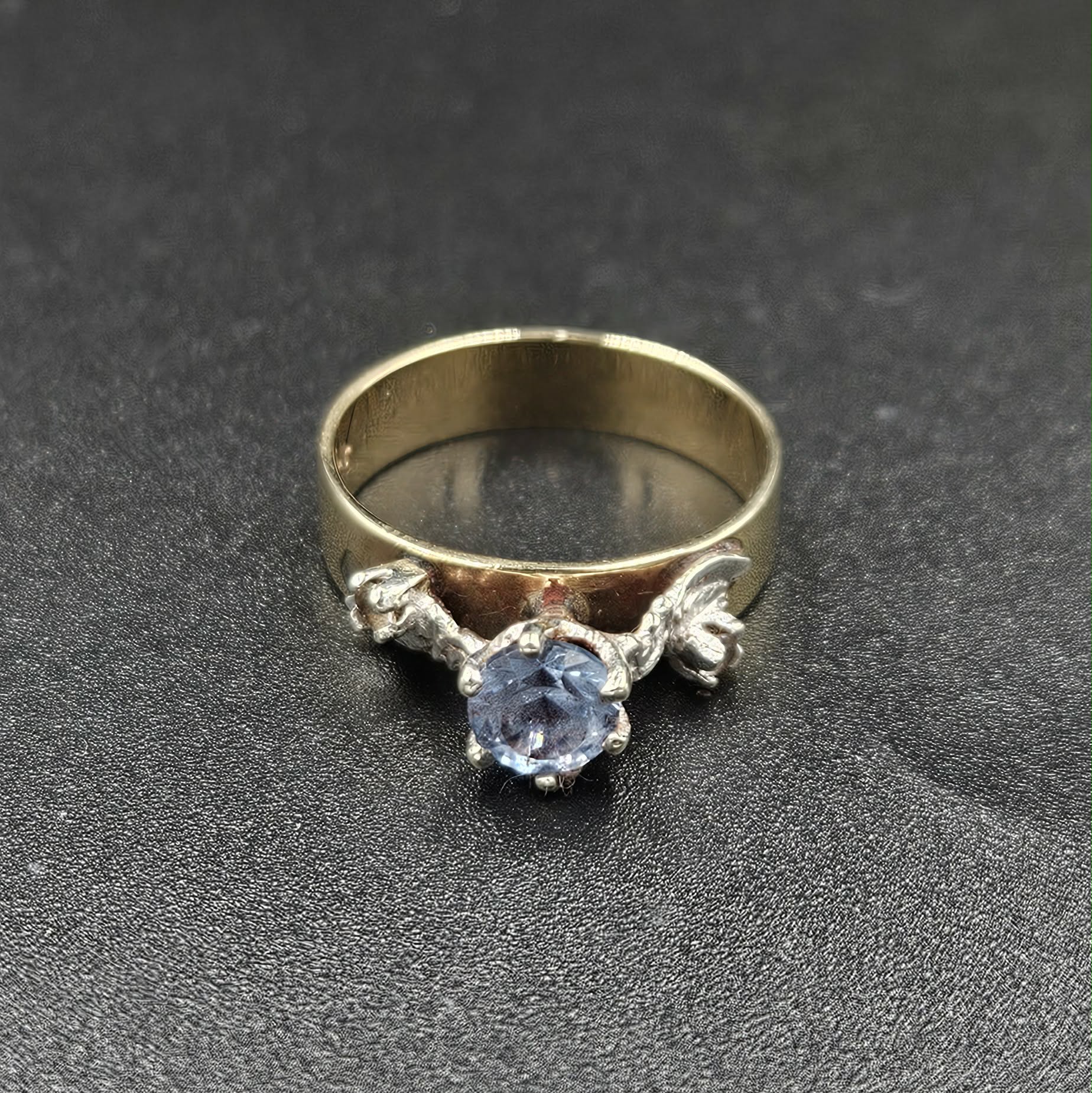 9ct Yellow Gold Blue Topaz & Diamond Ring