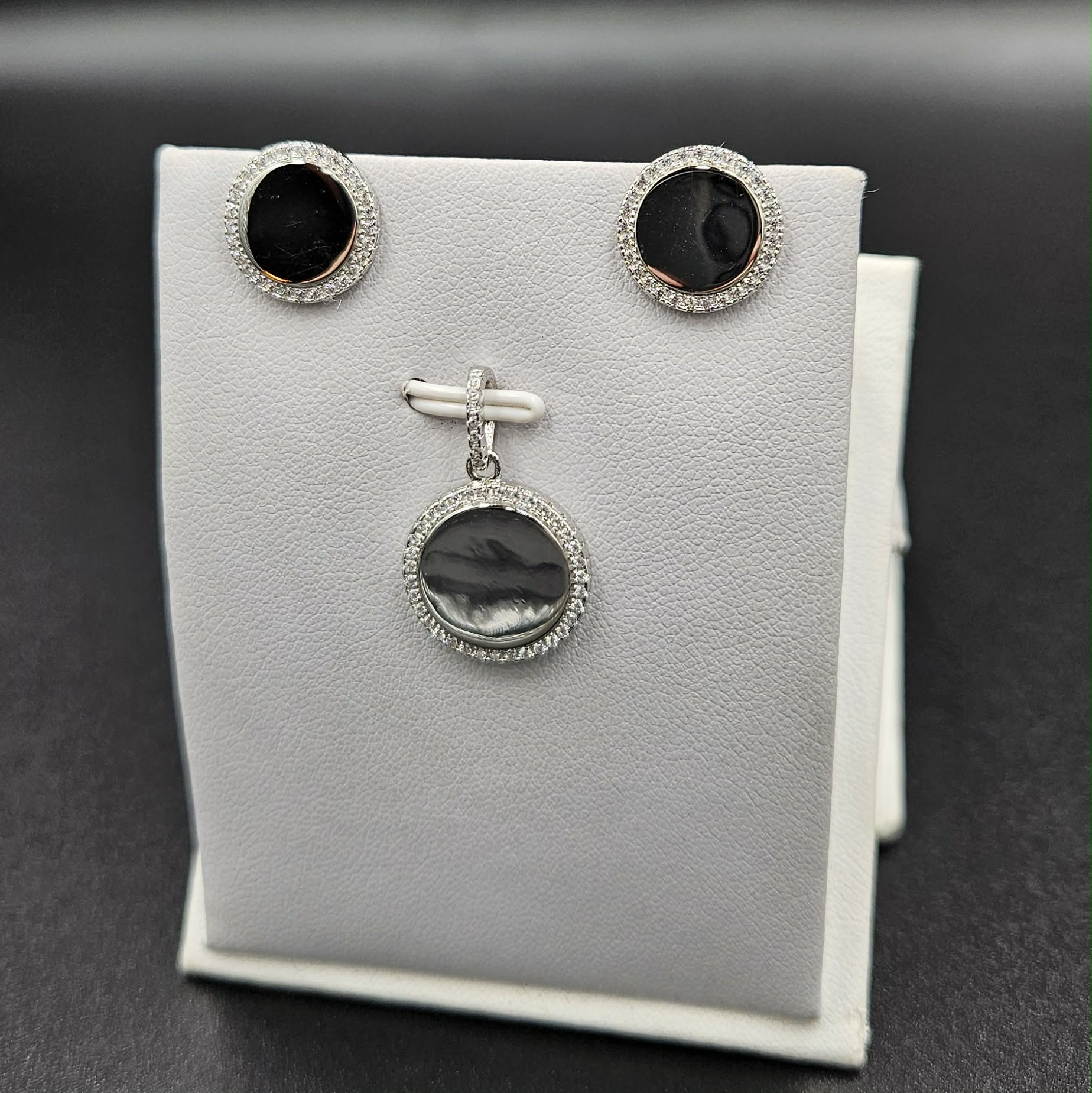 Brand New Silver & Cubic Zirconia Pendant & Earring Stud Set