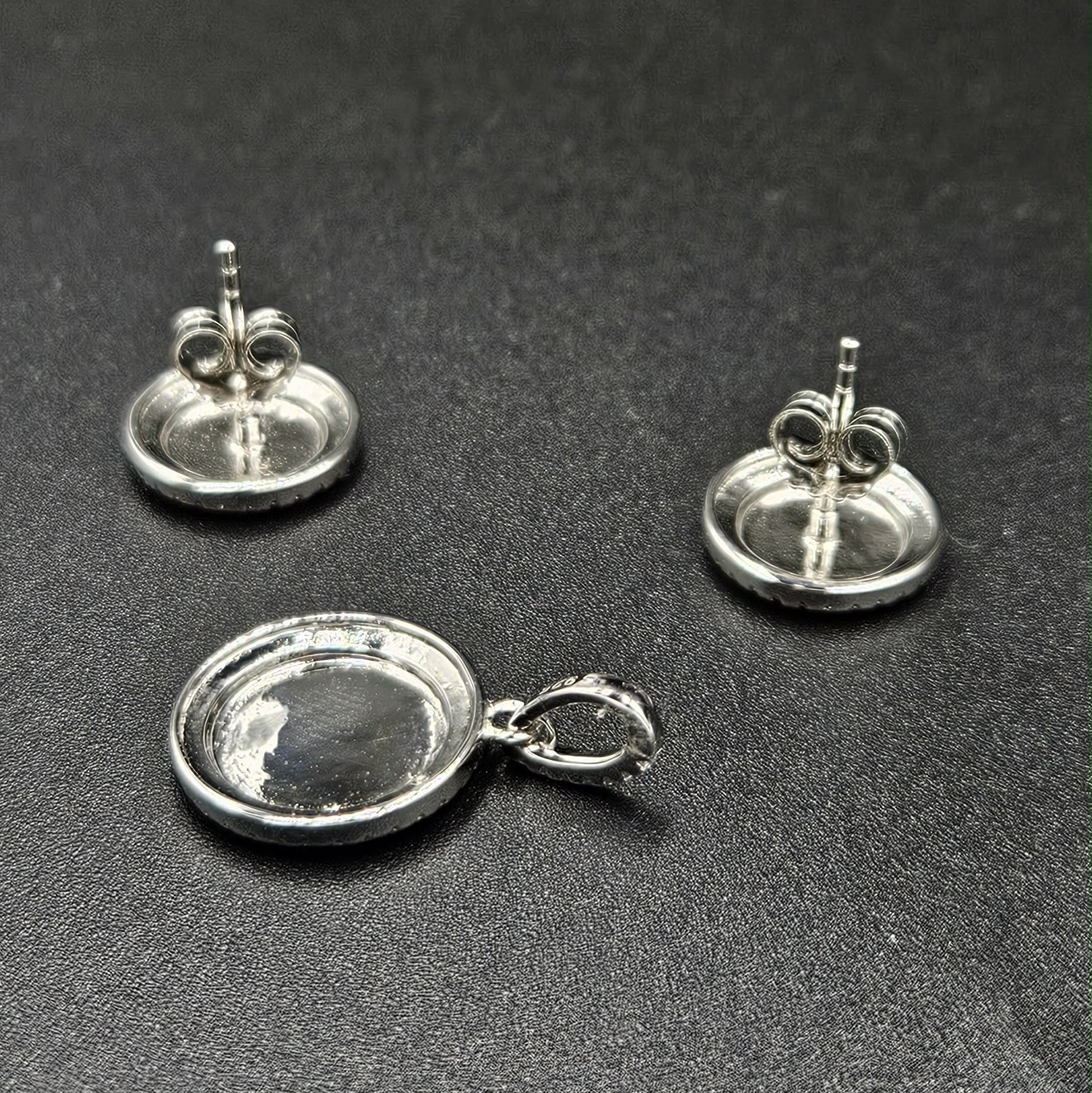 Brand New Silver & Cubic Zirconia Pendant & Earring Stud Set