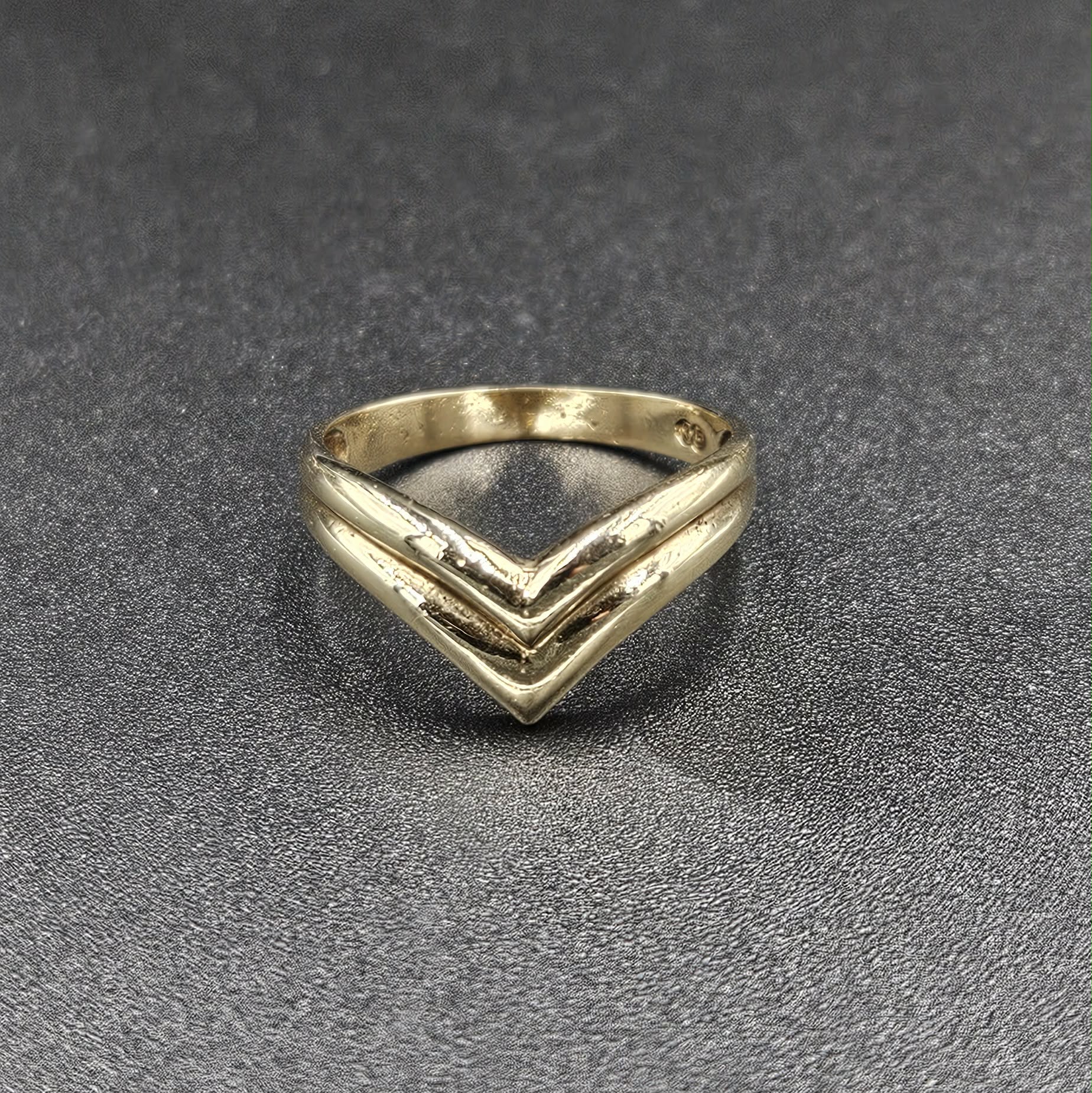 9ct Yellow Gold Double-Chevron Design