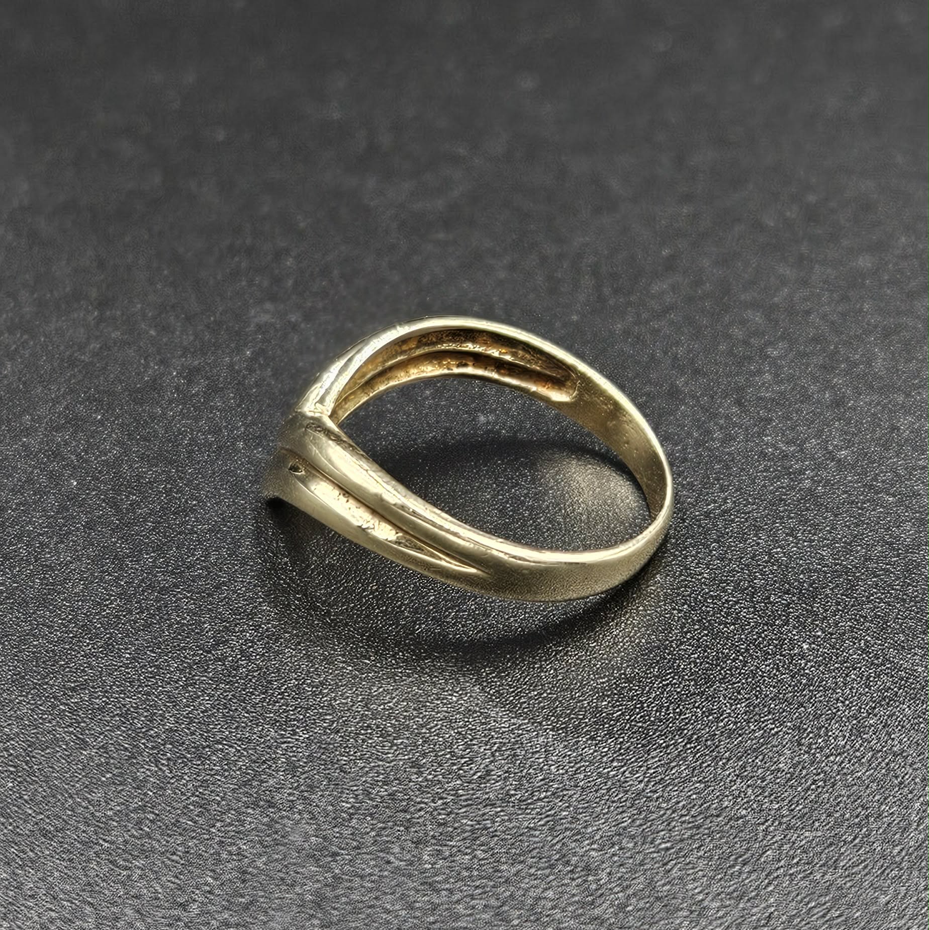 9ct Yellow Gold Double-Chevron Design