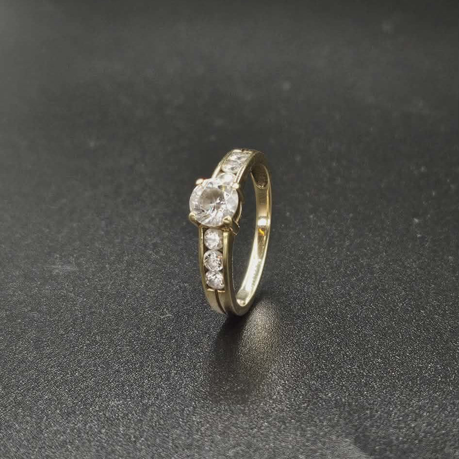 9ct Gold cubic zirconia Ring